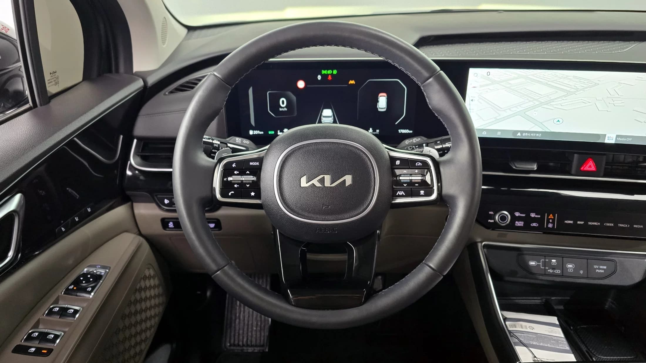 Kia Carnival 9-Seater Signature, 2024 г. 17967 км. — фото 13