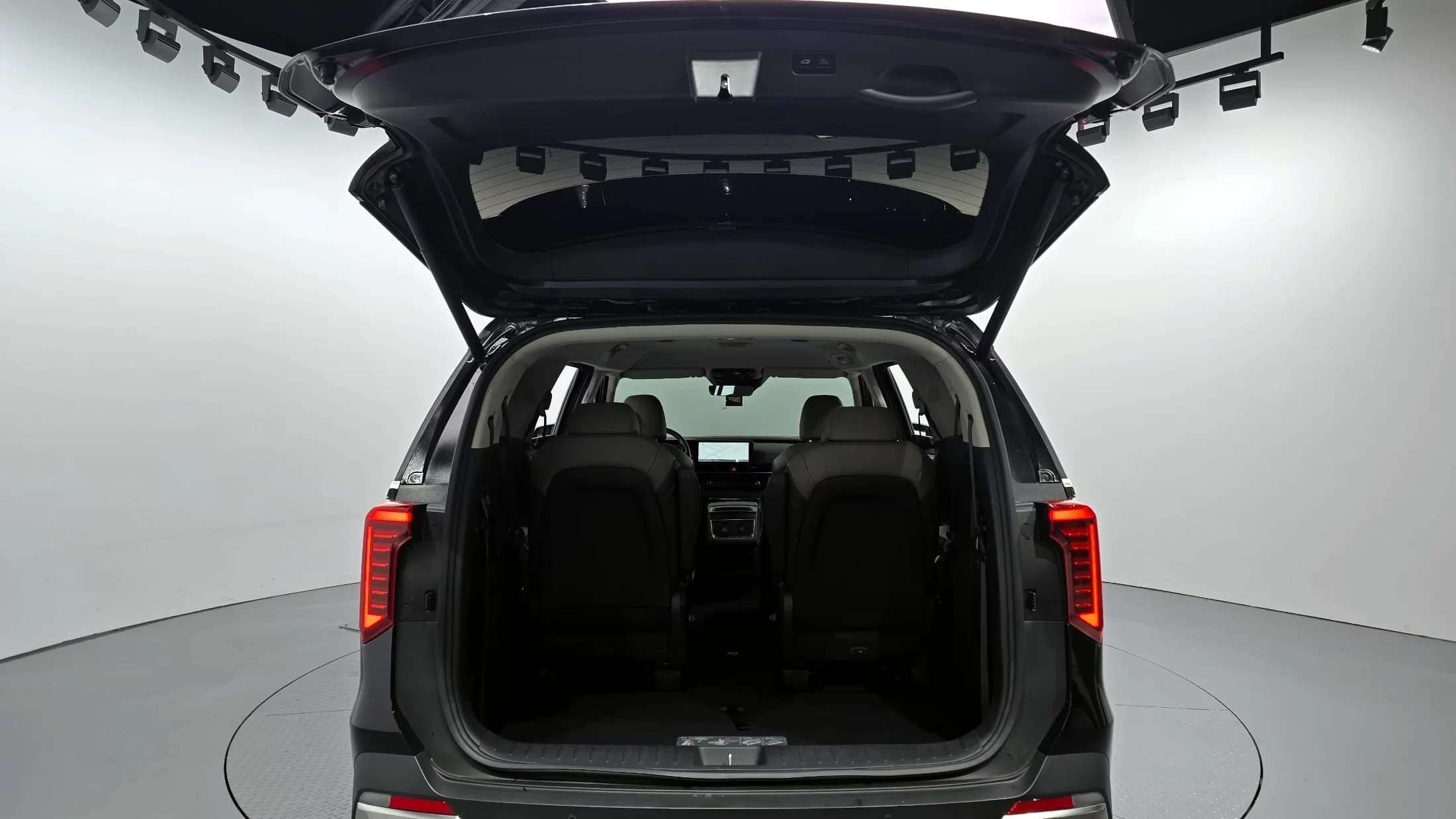 Kia Carnival 9-Seater Signature, 2024 г. 17967 км. — фото 20