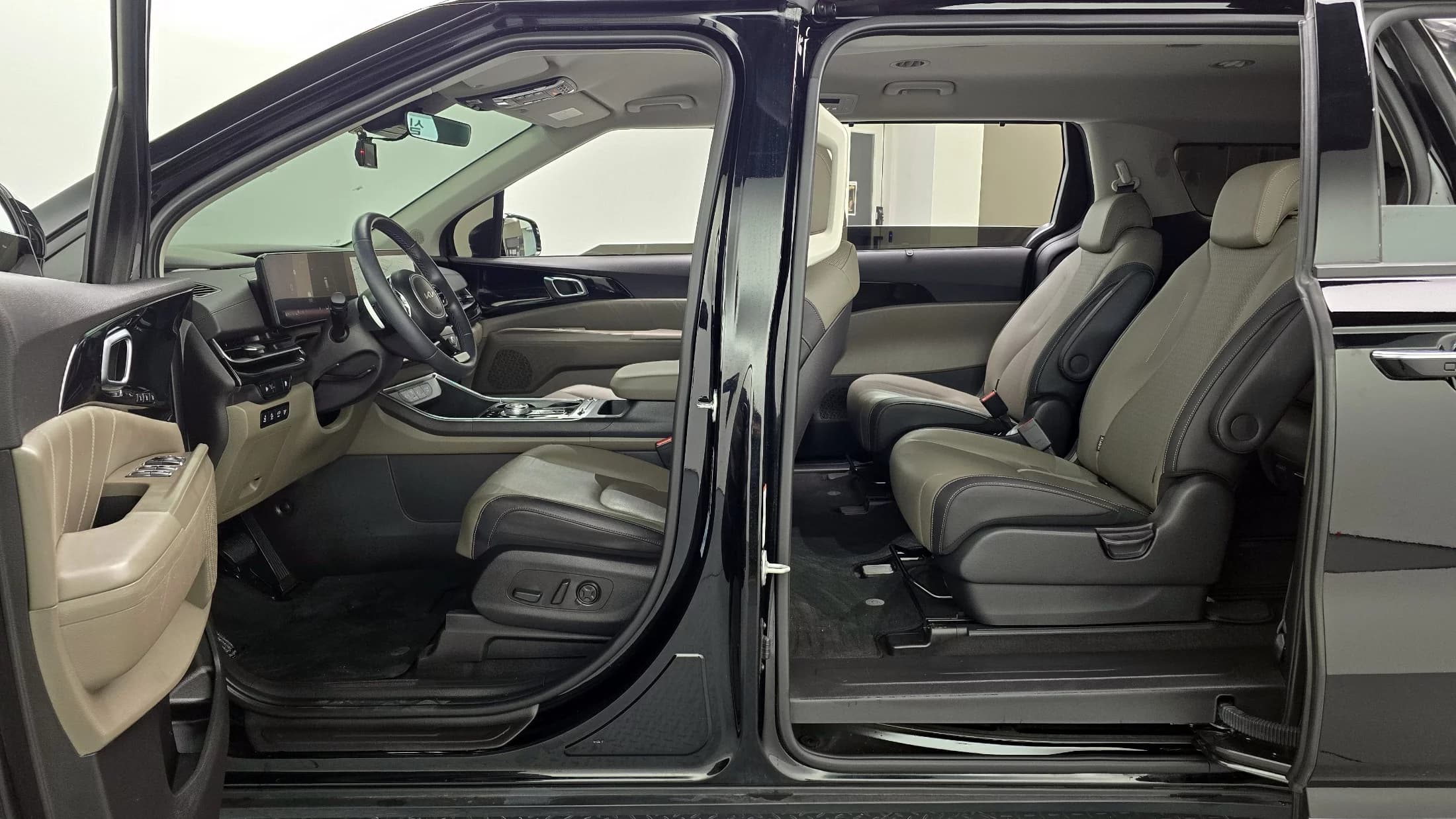 Kia Carnival 9-Seater Signature, 2024 г. 17967 км. — фото 10