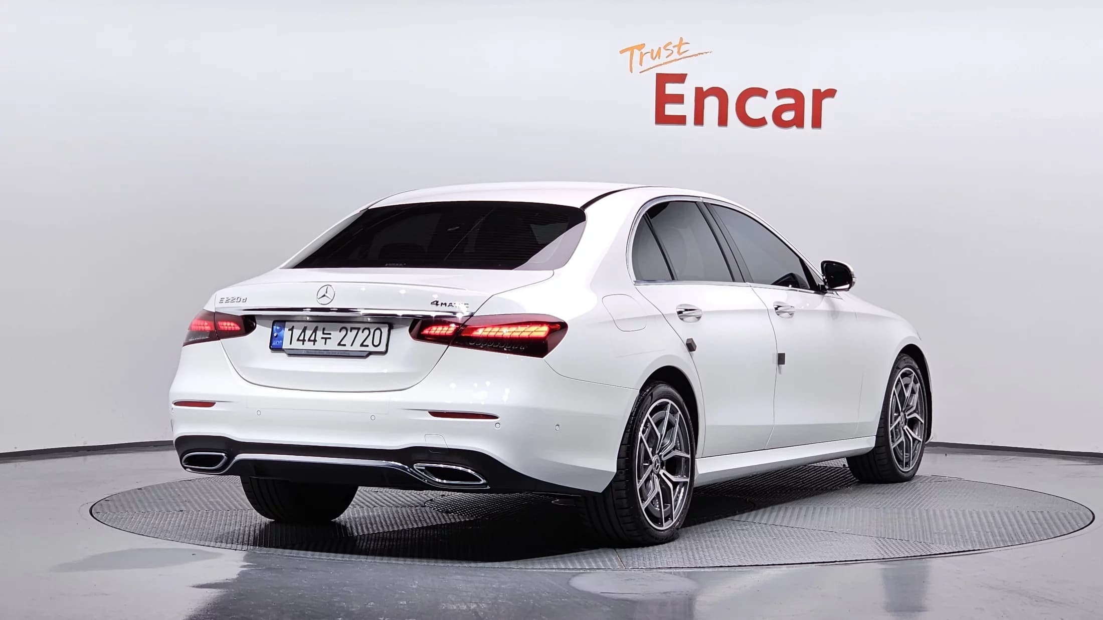 Mercedes-Benz E-Class E220d 4MATIC AMG Line, 2022 г. 42464 км. — фото 2