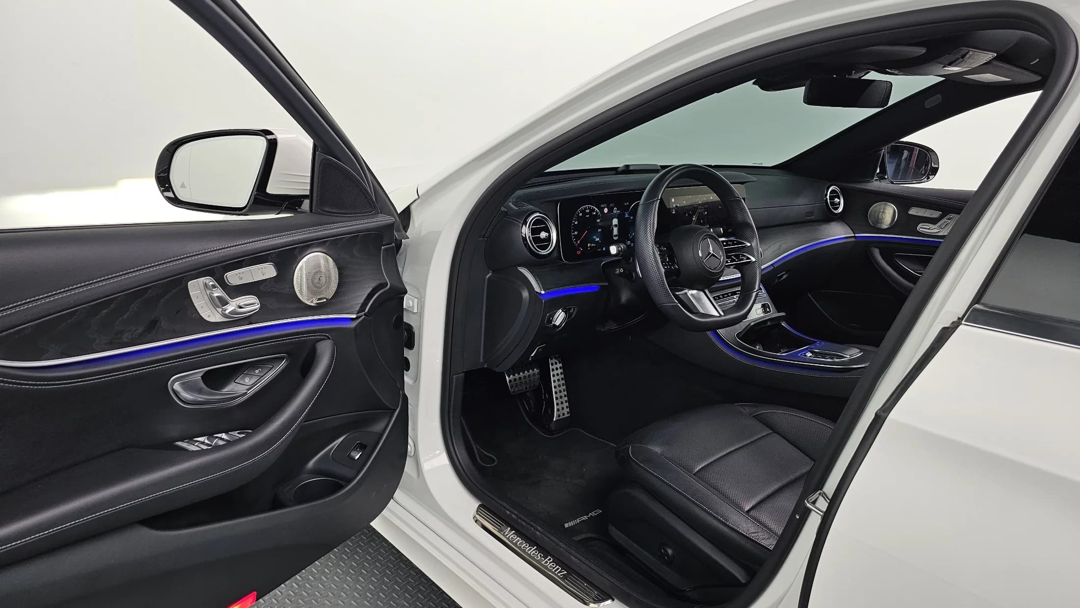 Mercedes-Benz E-Class E220d 4MATIC AMG Line, 2022 г. 42464 км. — фото 12