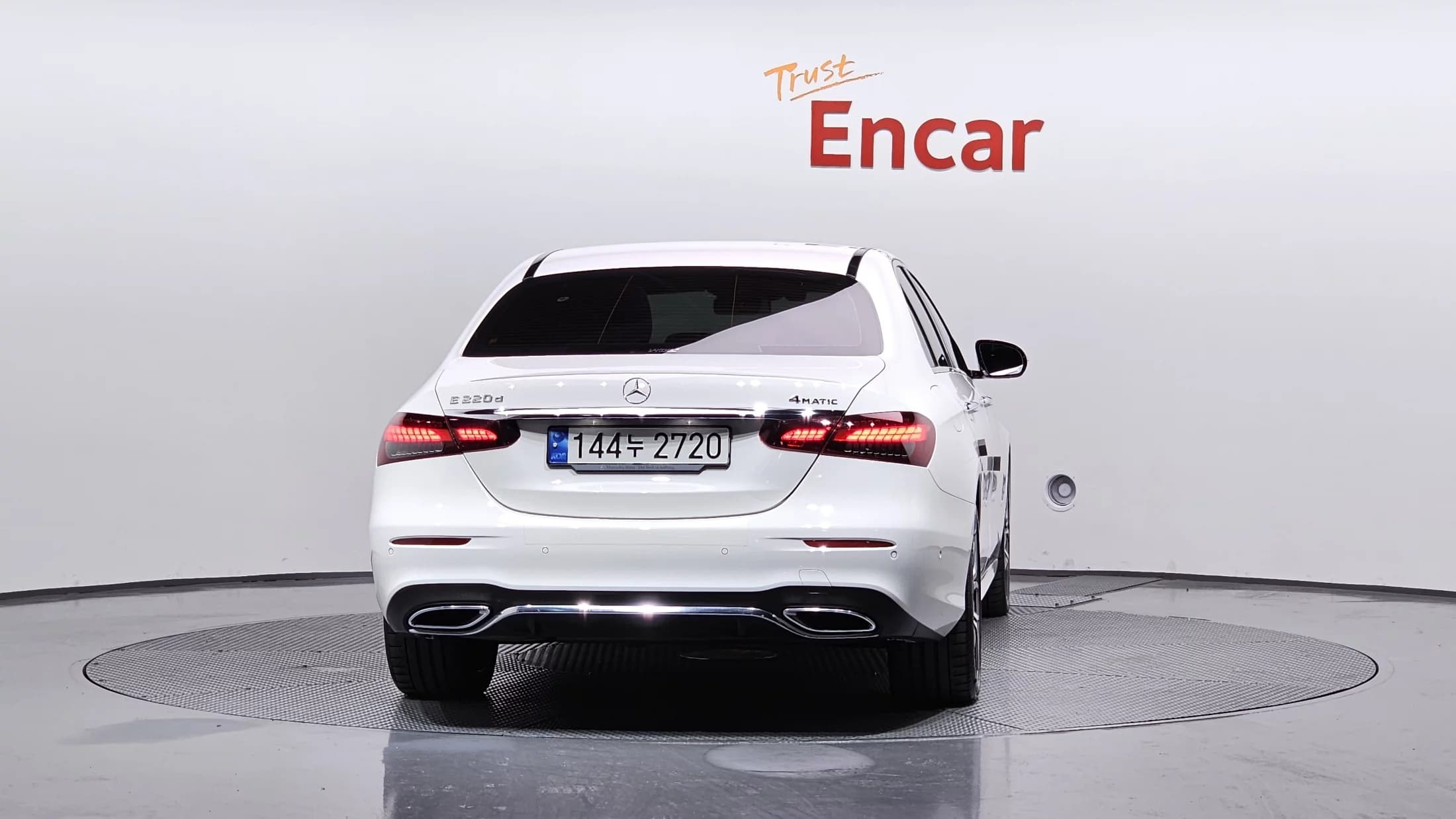 Mercedes-Benz E-Class E220d 4MATIC AMG Line, 2022 г. 42464 км. — фото 4