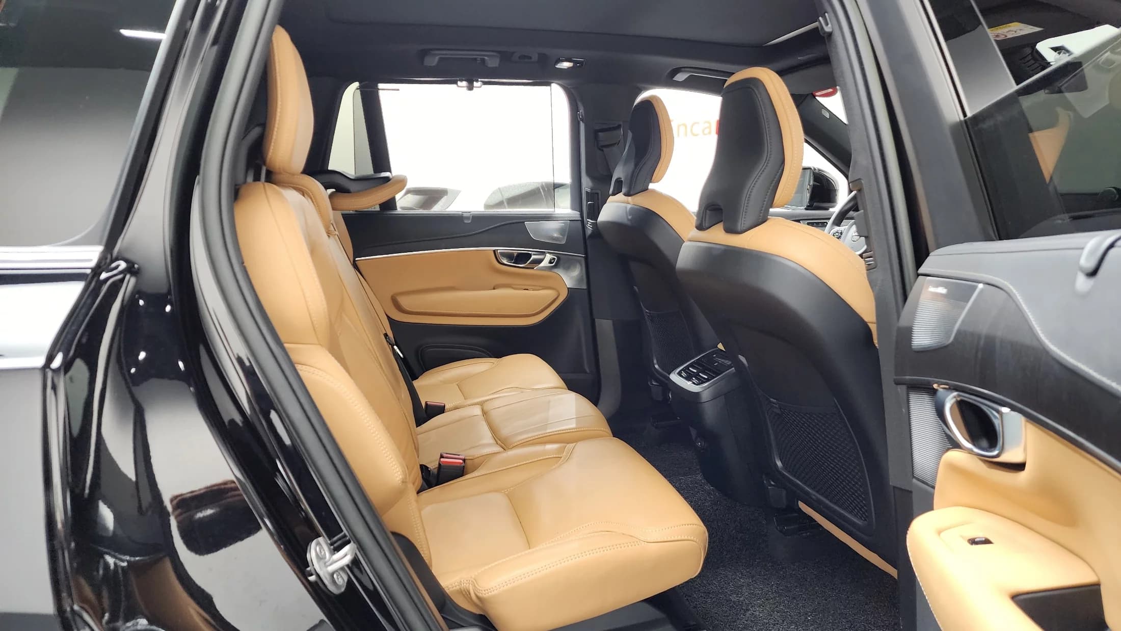 Volvo XC90 B6 Ultimate Bright, 2023 г. 64135 км. — фото 12