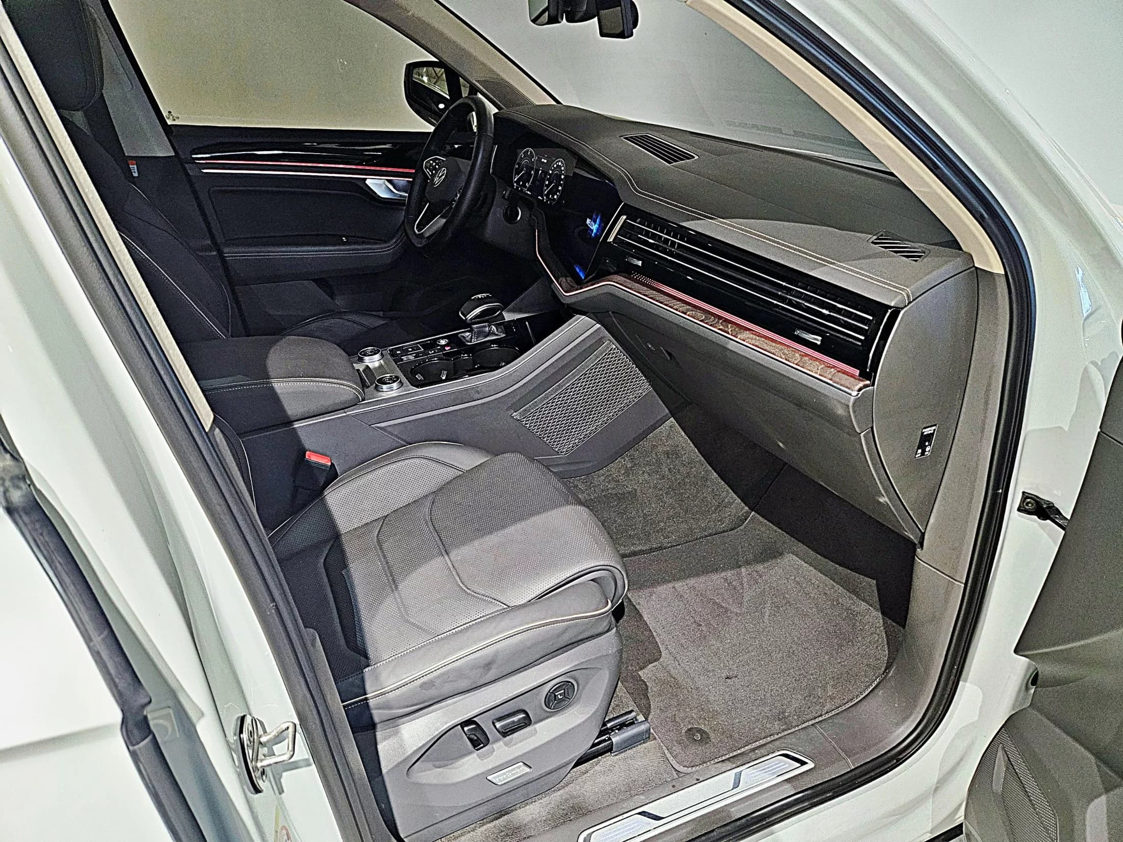 Volkswagen Touareg 3.0 TDI Prestige, 2023 г. 67469 км. — фото 16