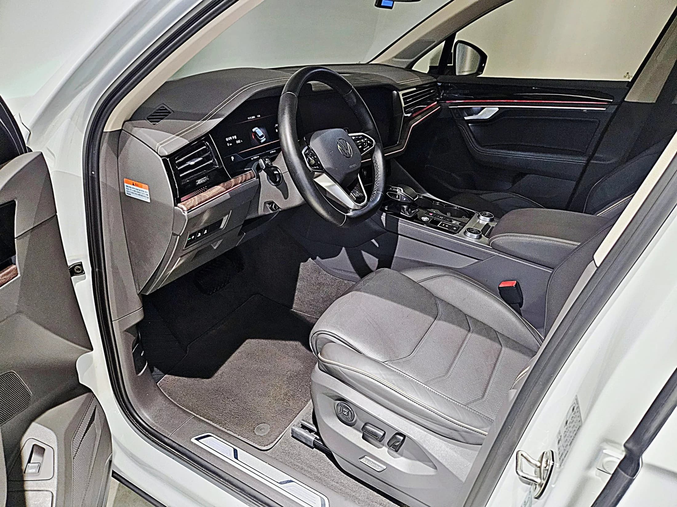 Volkswagen Touareg 3.0 TDI Prestige, 2023 г. 67469 км. — фото 10
