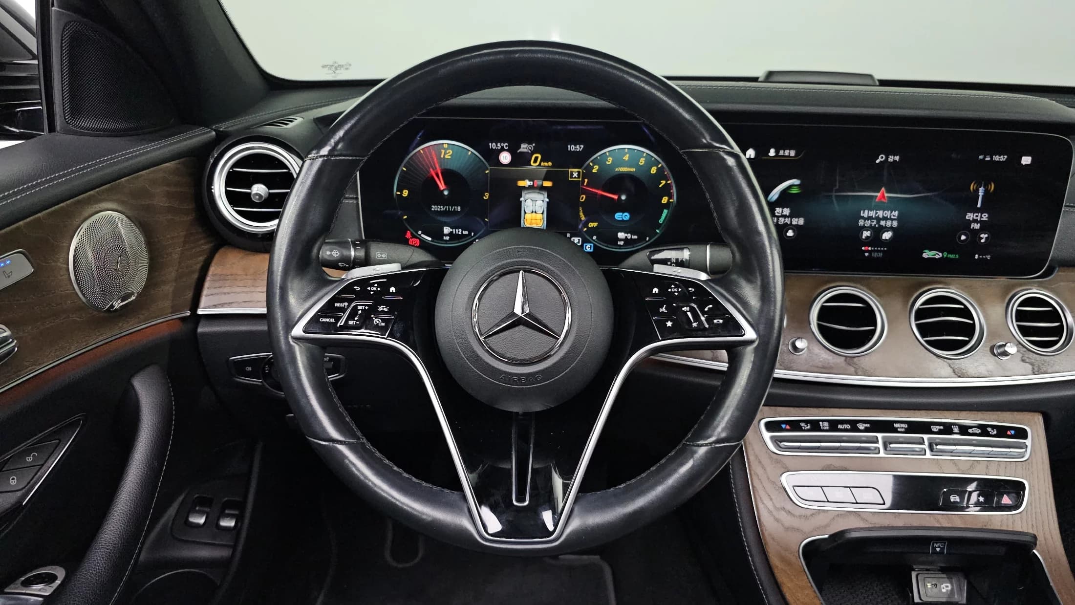 Mercedes-Benz E-Class E300e 4MATIC Exclusive, гибрид, 2021 г. 124522 км. — фото 16