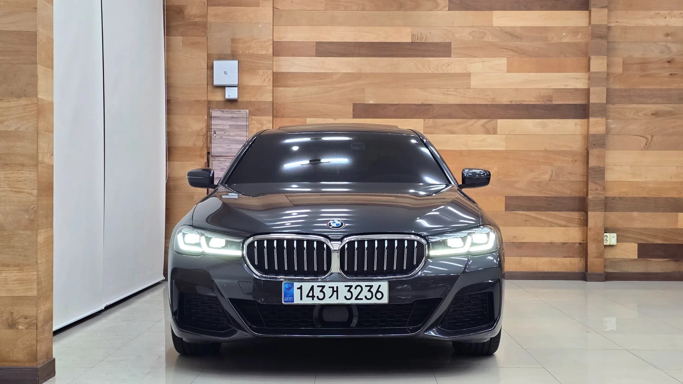 BMW 5-Series 530i M Sport Package, 2021 г. 77298 км. — фото 3