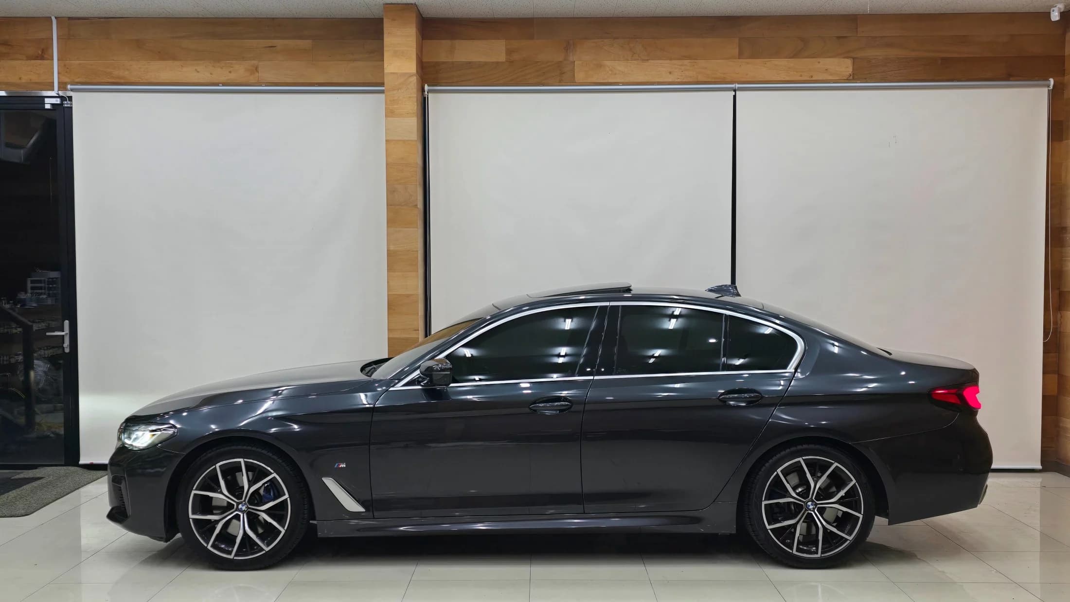 BMW 5-Series 530i M Sport Package, 2021 г. 77298 км. — фото 5
