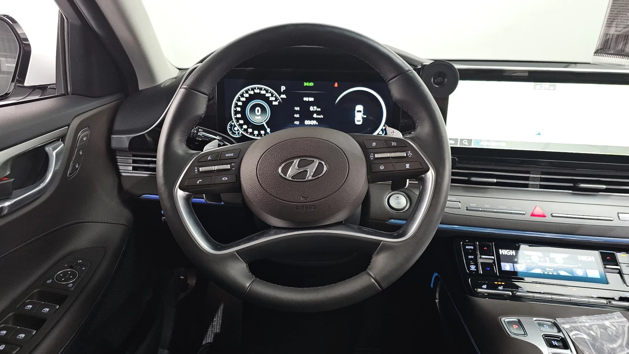 Hyundai Grandeur 3.0 LPi Exclusive, 2022 г. 35446 км. — фото 13
