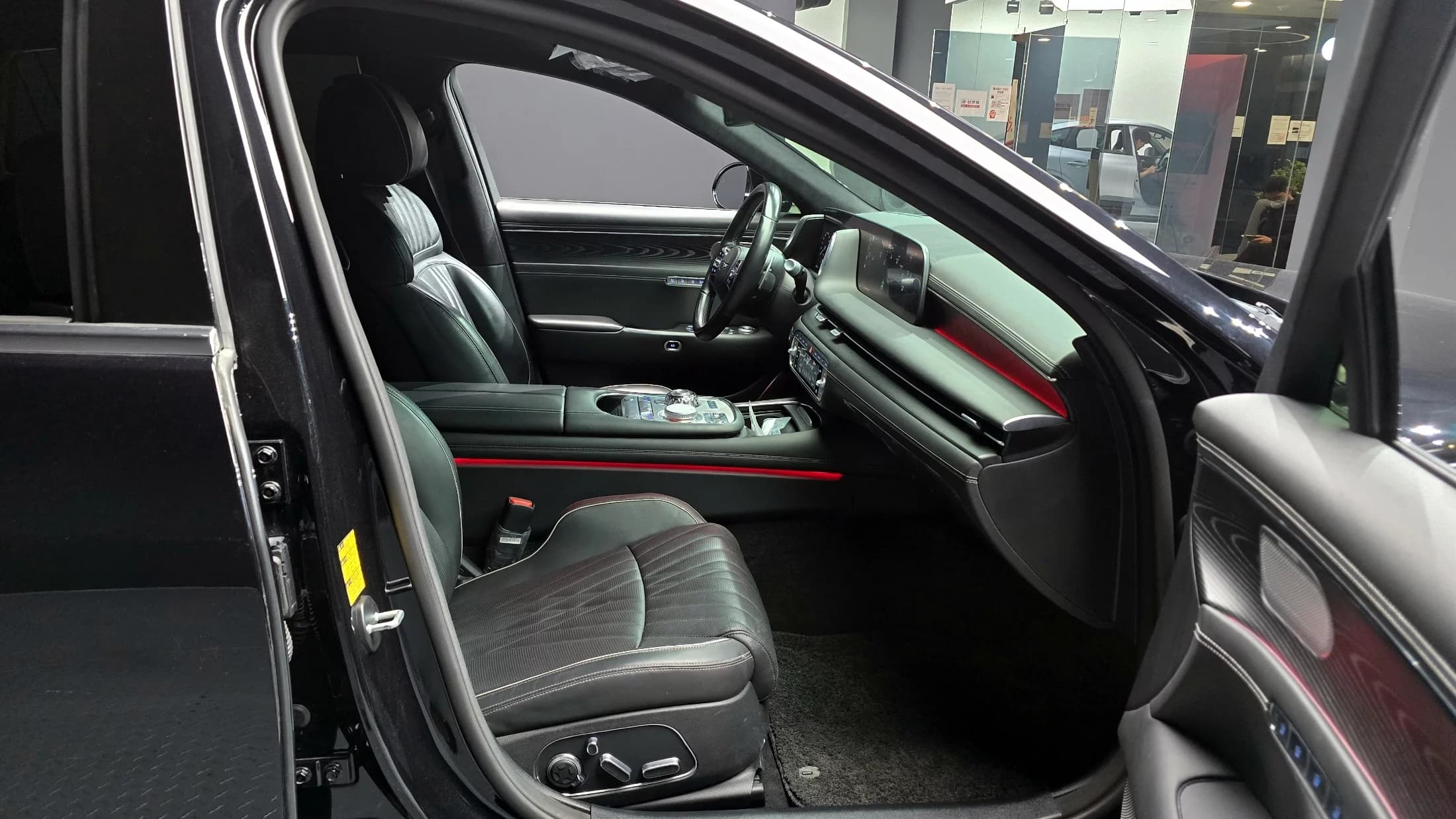 Genesis G90 Gasoline 3.5 Turbo AWD, 2022 г. 43646 км. — фото 10