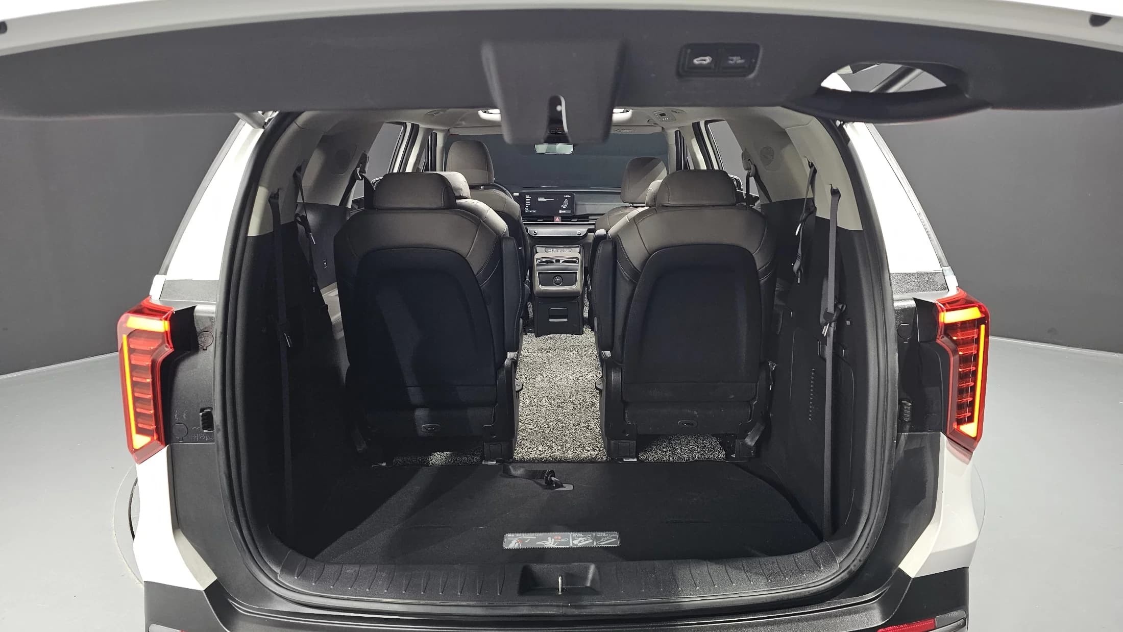 Kia Carnival HEV 9seater Nobless, гибрид, 2024 г. 37588 км. — фото 20