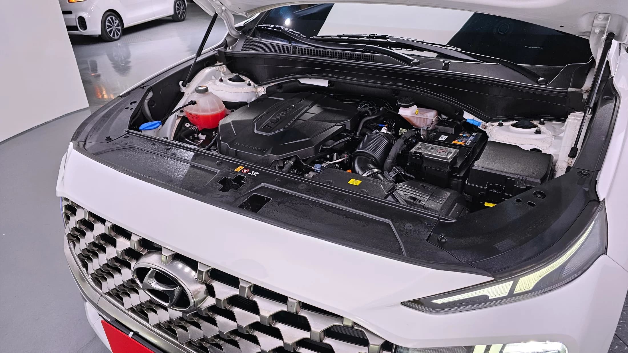 Hyundai Santa Fe Diesel 2.2 4WD Exclusive, 2023 г. 64171 км. — фото 6