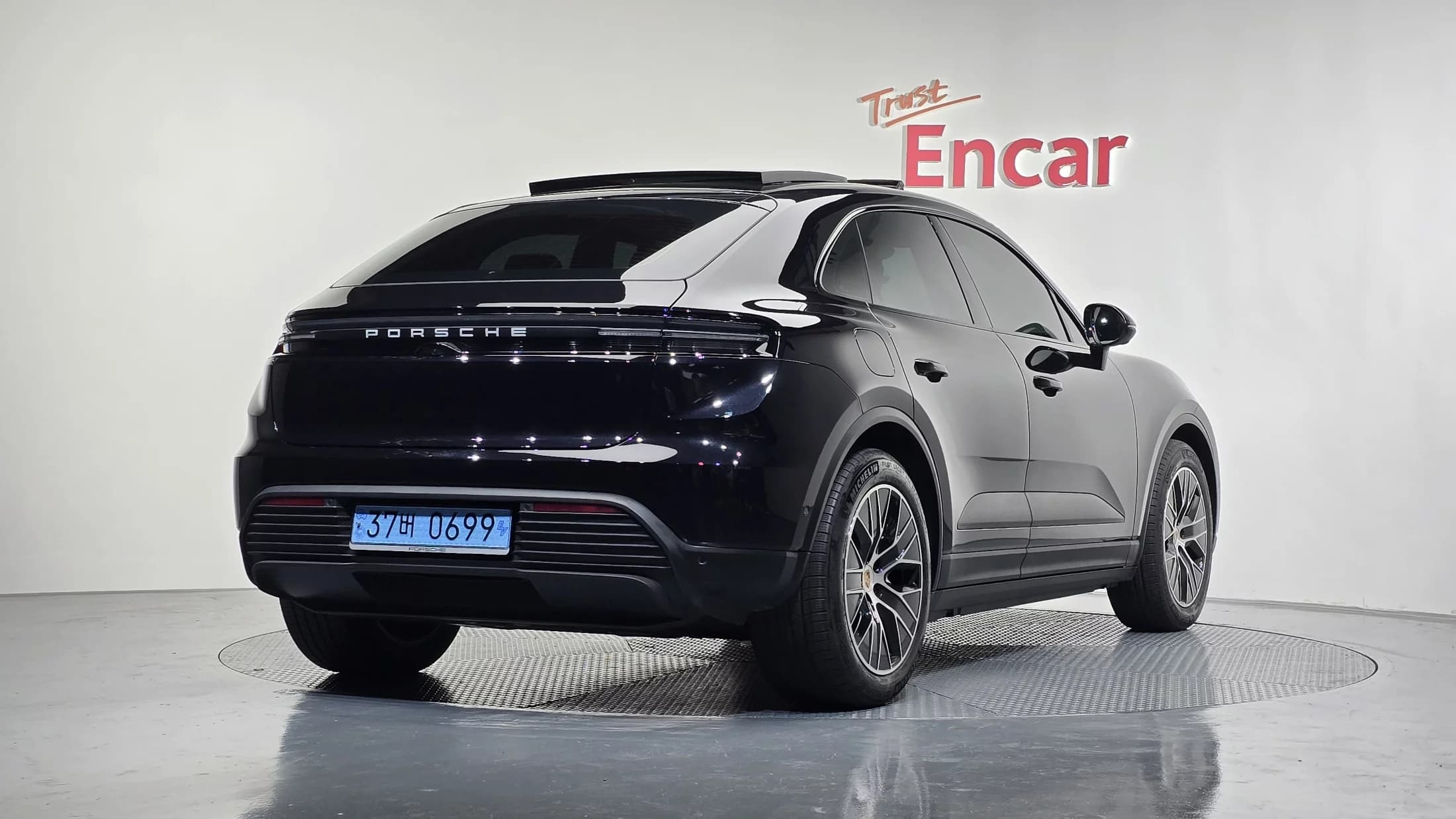Porsche MACAN 4S, электромобиль, 2025 г. 4544 км. — фото 2