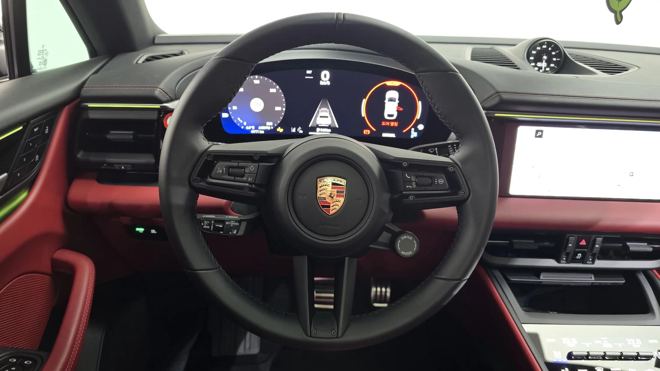 Porsche MACAN 4S, электромобиль, 2025 г. 4544 км. — фото 13