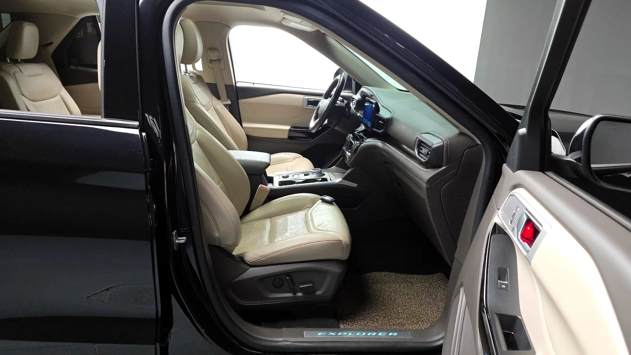 Ford EXPLORER 3.0 Platinum 4WD, 2022 г. 69212 км. — фото 11