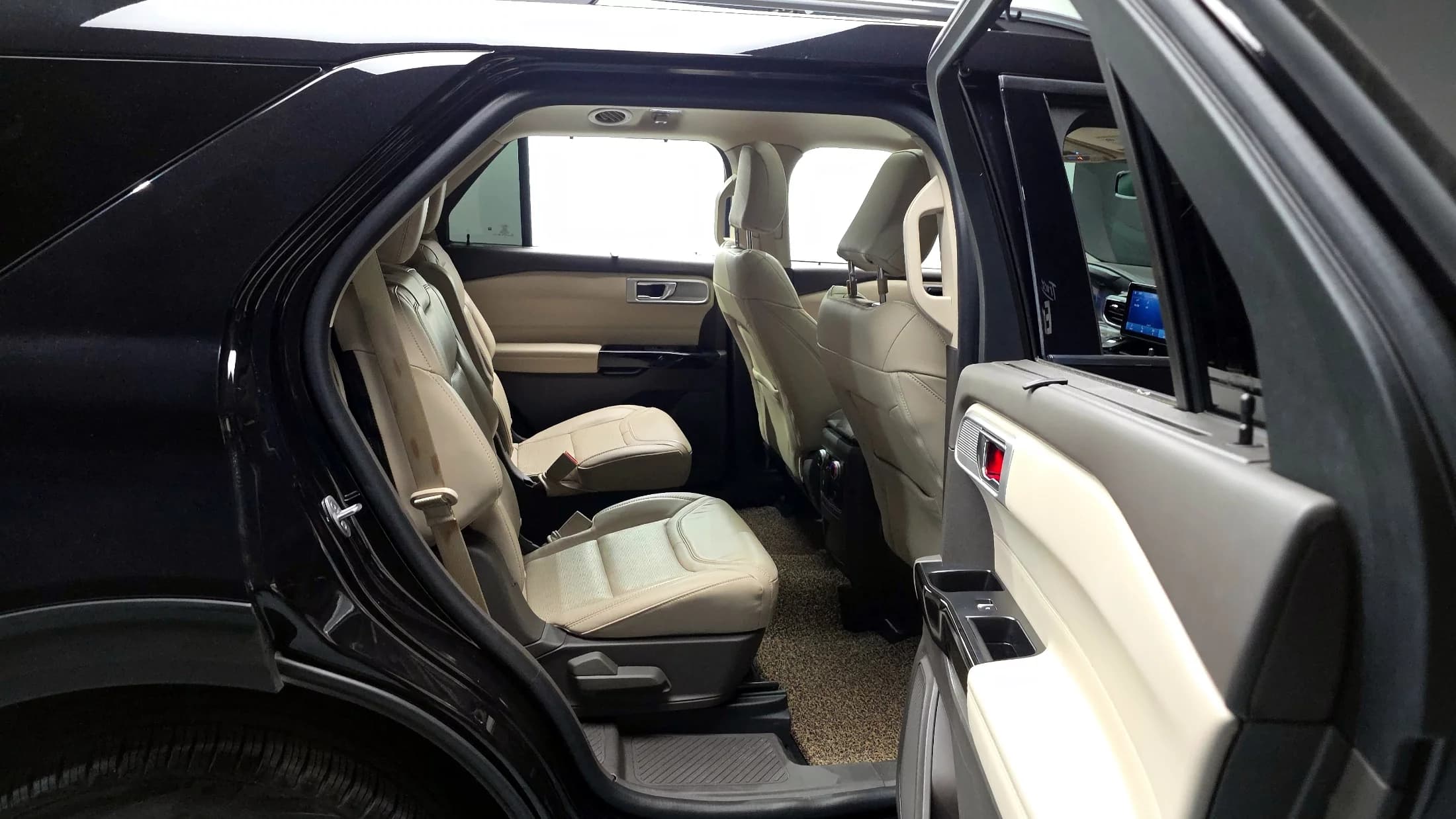 Ford EXPLORER 3.0 Platinum 4WD, 2022 г. 69212 км. — фото 12