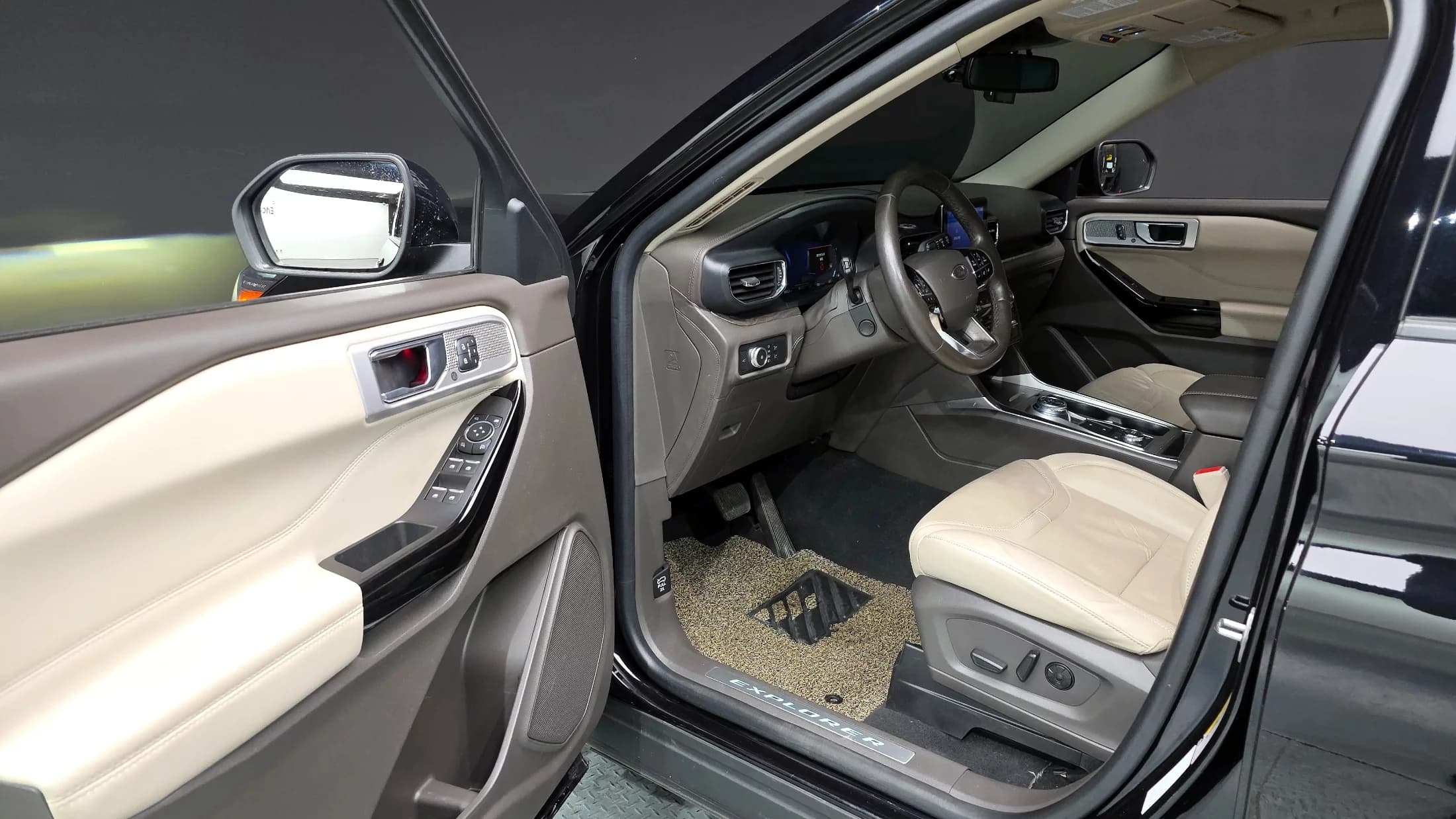 Ford EXPLORER 3.0 Platinum 4WD, 2022 г. 69212 км. — фото 10