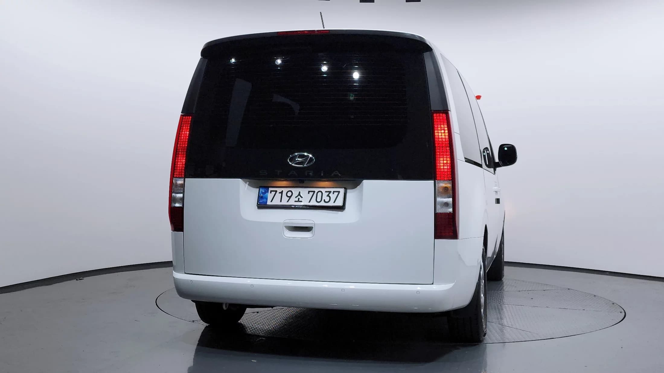 Hyundai Staria Tourer 11-Seater Modern, 2024 г. 58568 км. — фото 4