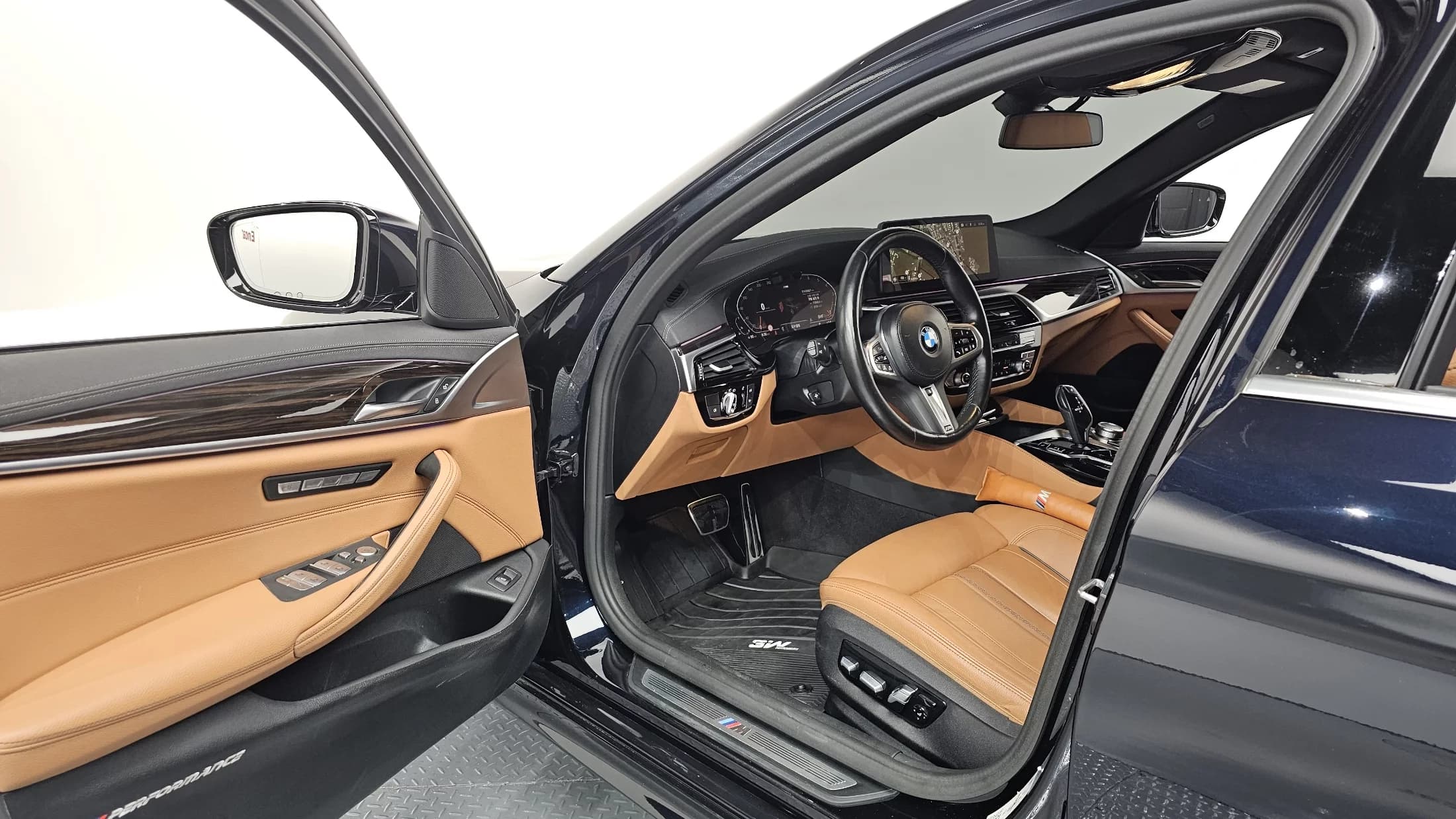 BMW 5-Series 520i M Sport, 2022 г. 83688 км. — фото 10