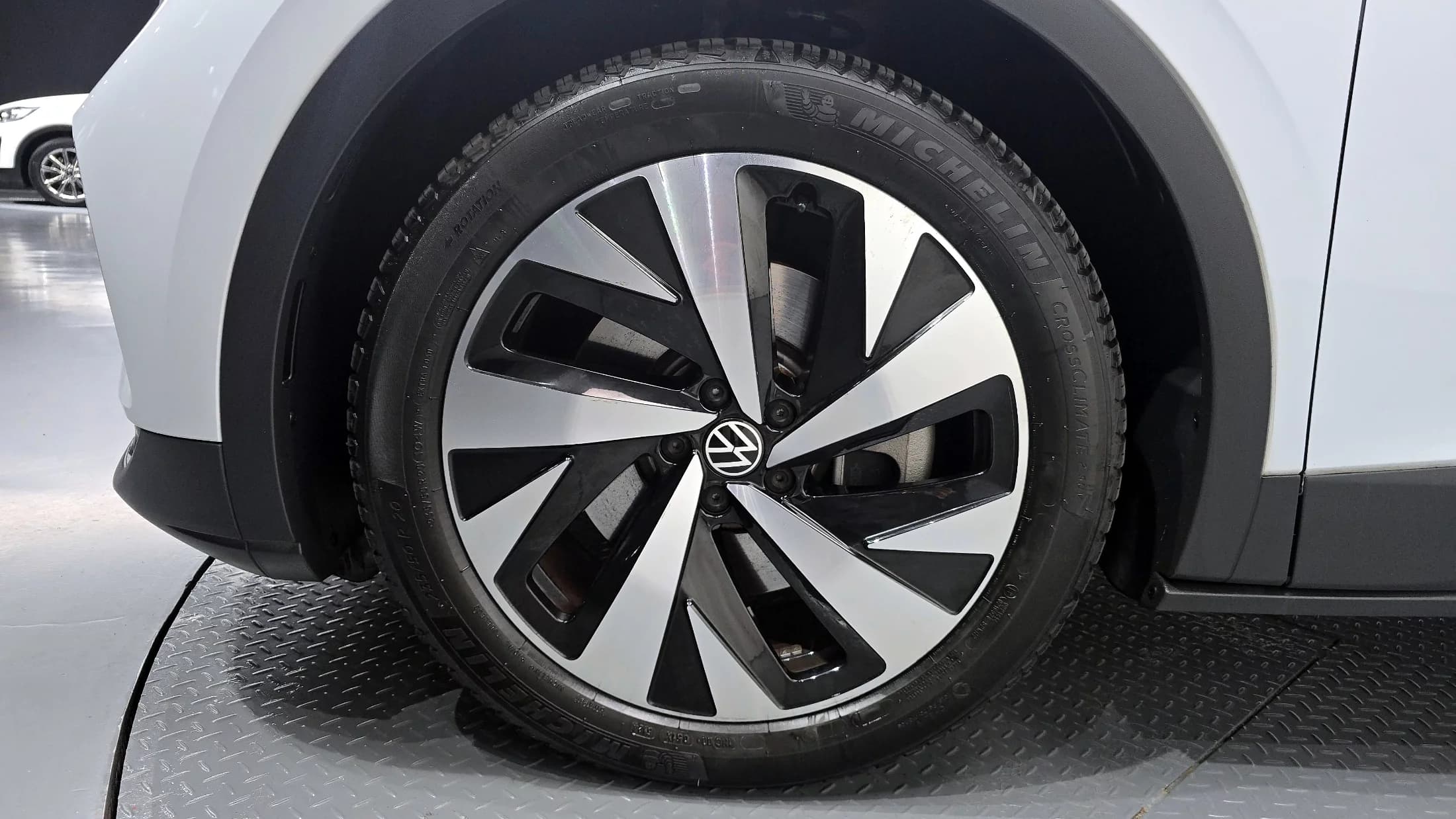 Volkswagen ID.4 Pro, электромобиль, 2023 г. 38971 км. — фото 5