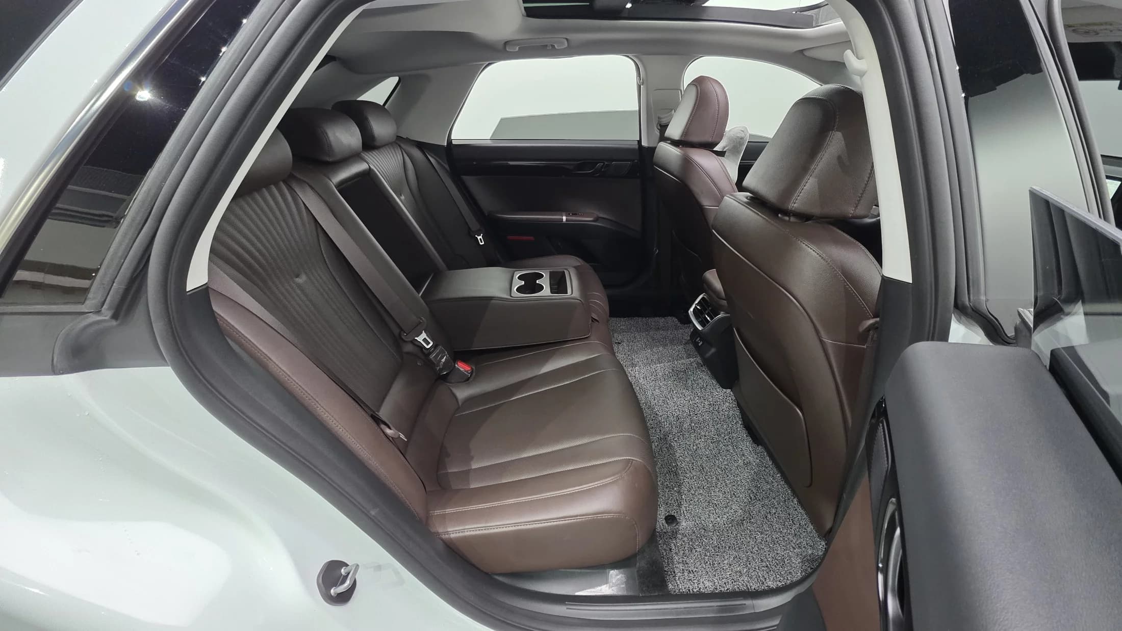 Hyundai Grandeur 2,5 Gasoline 2WD Exclusive, 2025 г. 9864 км. — фото 19