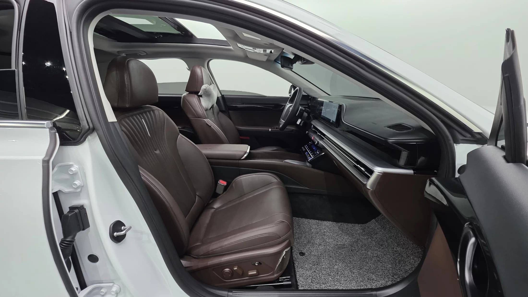 Hyundai Grandeur 2,5 Gasoline 2WD Exclusive, 2025 г. 9864 км. — фото 10