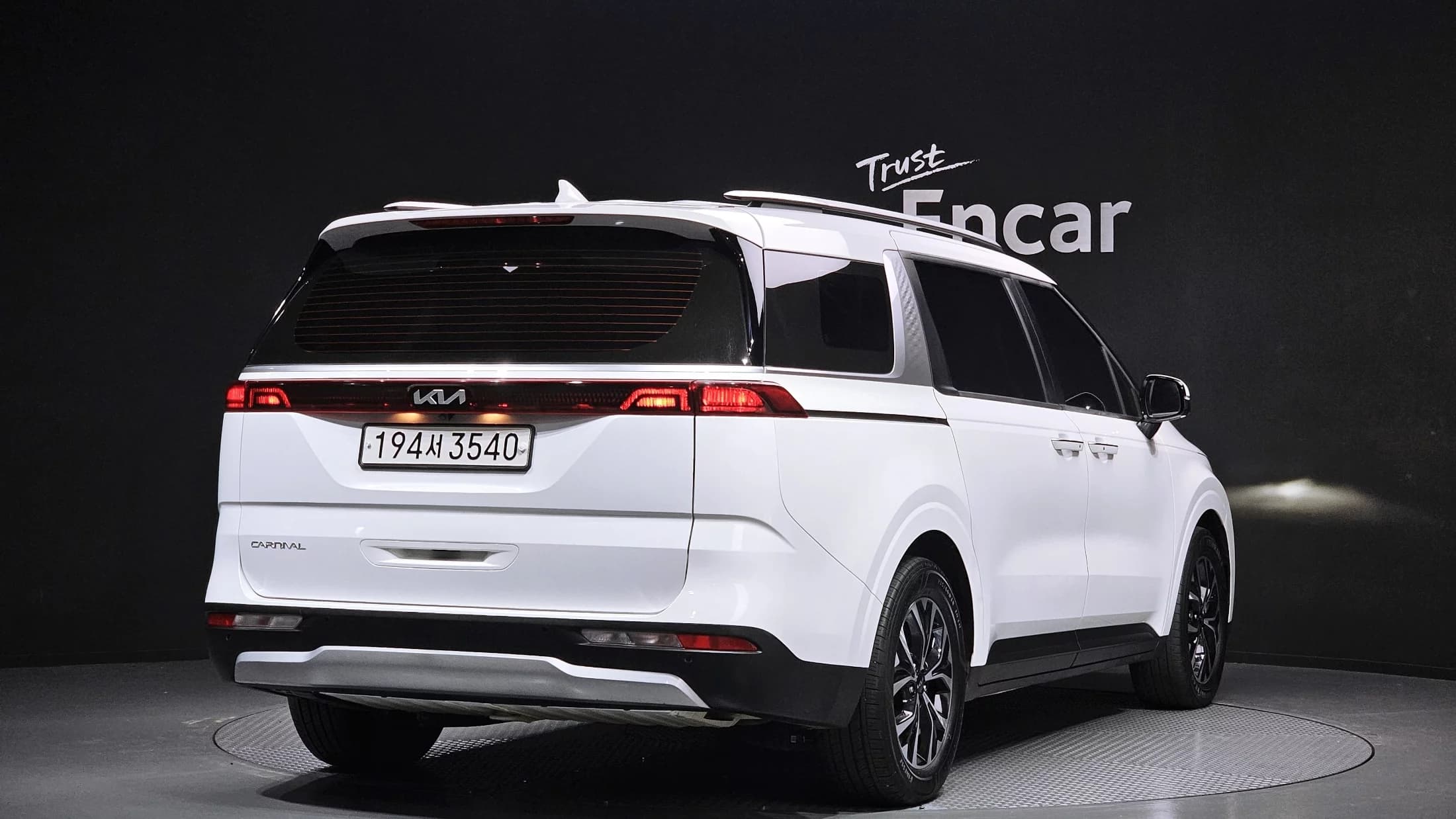Kia Carnival 9-Seater Prestige, 2022 г. 37038 км. — фото 2
