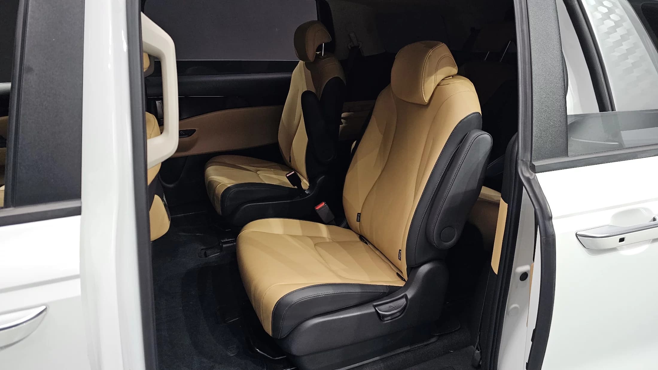 Kia Carnival 9-Seater Prestige, 2022 г. 37038 км. — фото 12