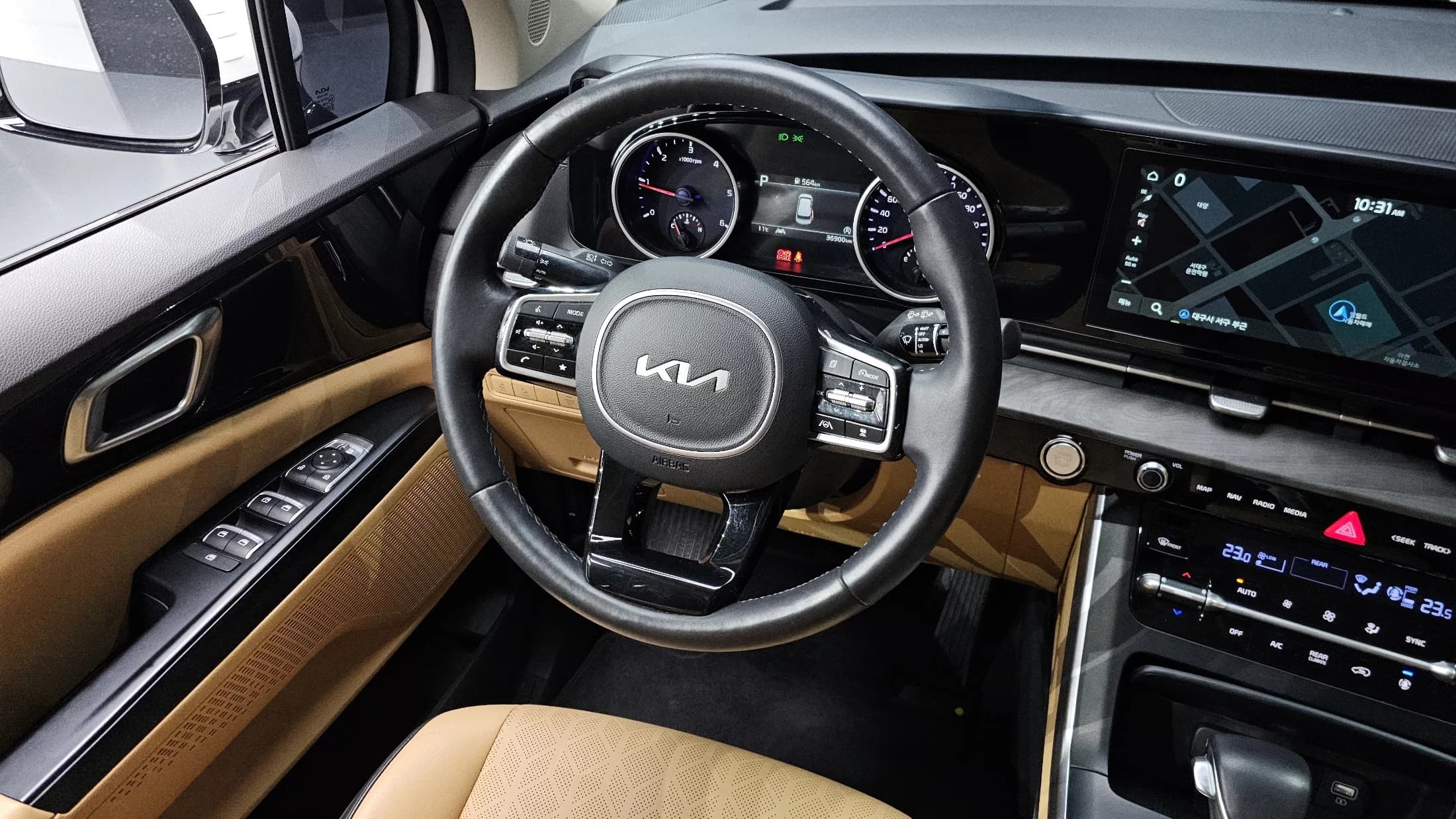 Kia Carnival 9-Seater Prestige, 2022 г. 37038 км. — фото 13