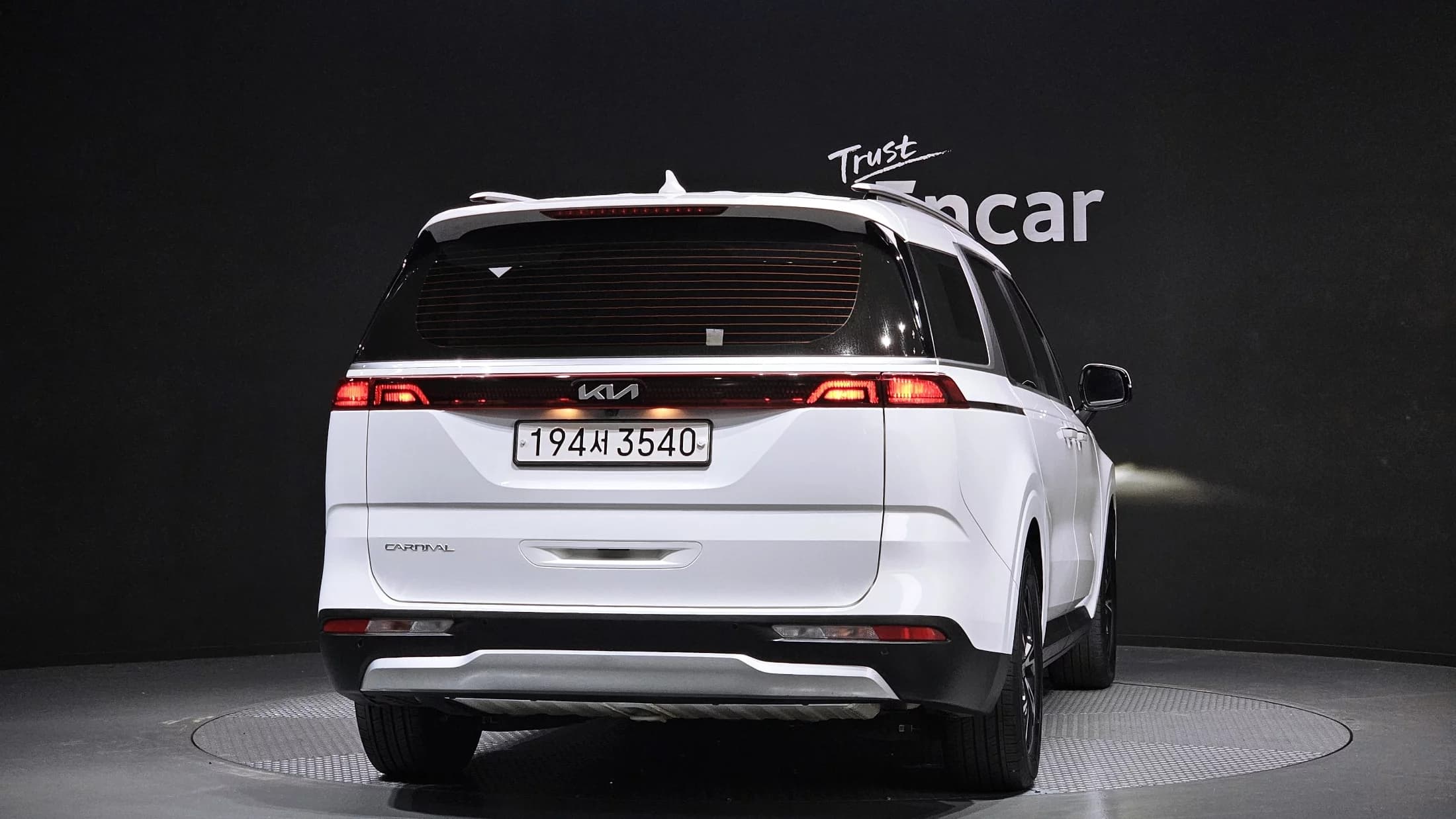 Kia Carnival 9-Seater Prestige, 2022 г. 37038 км. — фото 4