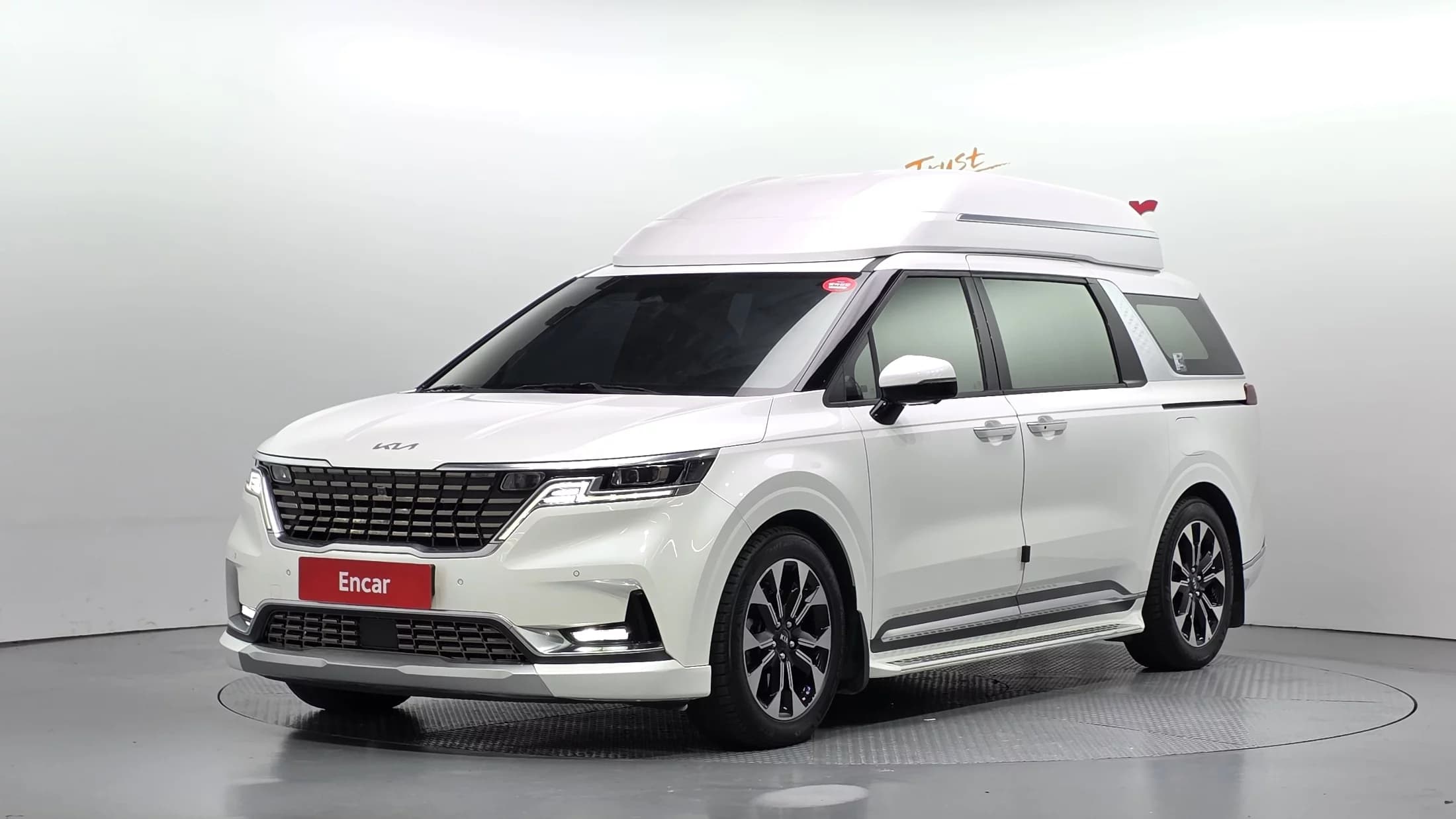 Kia Carnival 9-Seater Hi-Limousine Signature, 2021 г. 105195 км.
