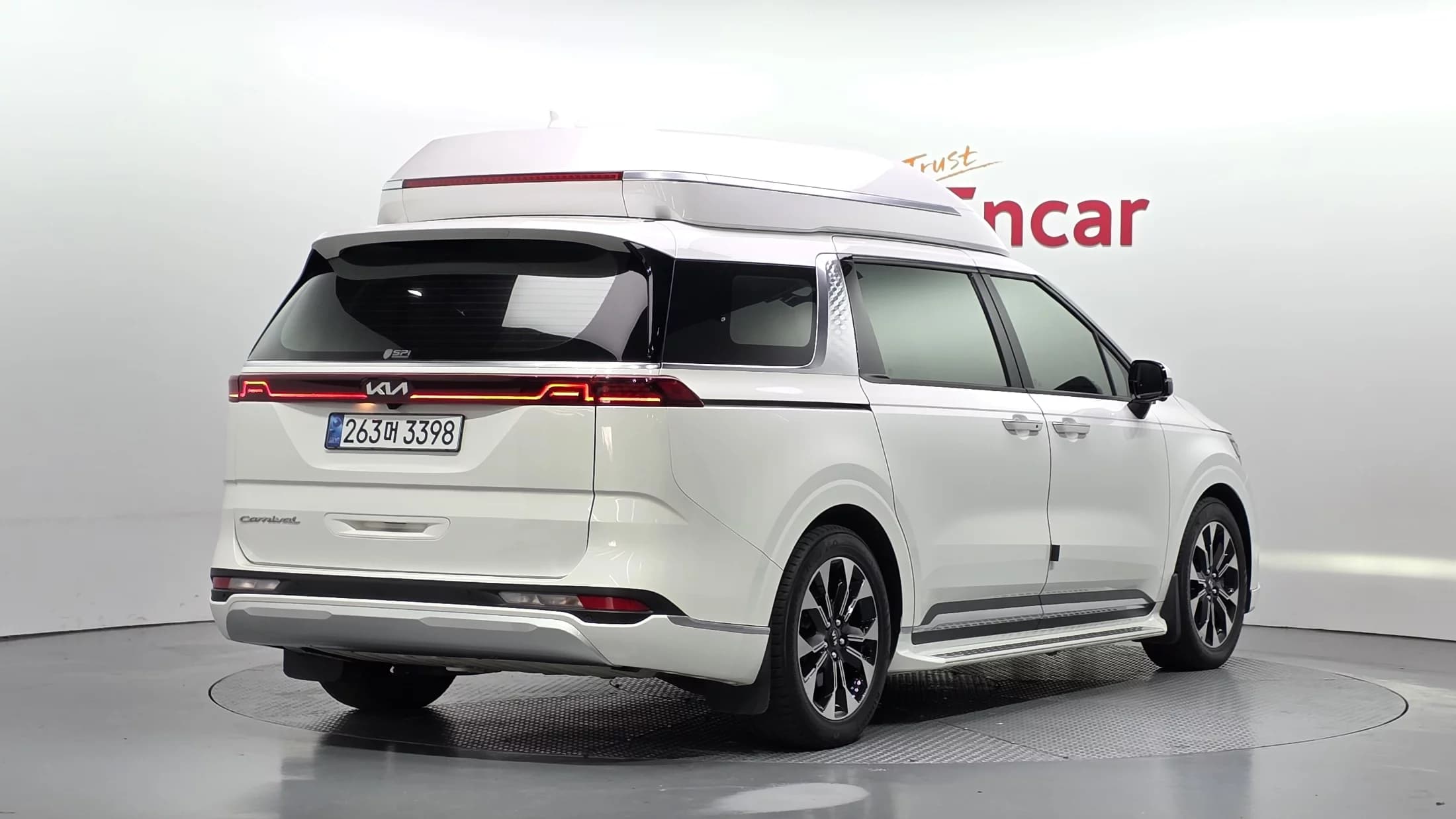 Kia Carnival 9-Seater Hi-Limousine Signature, 2021 г. 105195 км. — фото 2