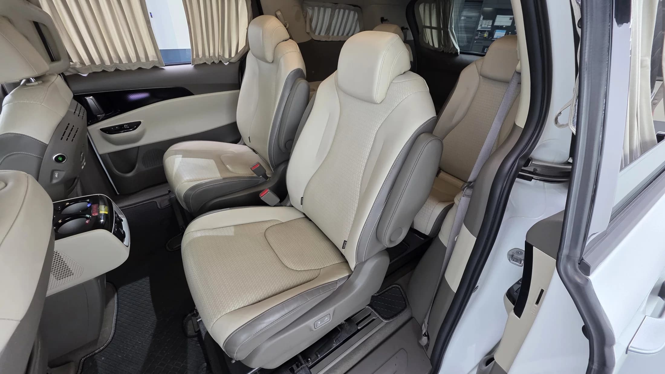 Kia Carnival 9-Seater Hi-Limousine Signature, 2021 г. 105195 км. — фото 15