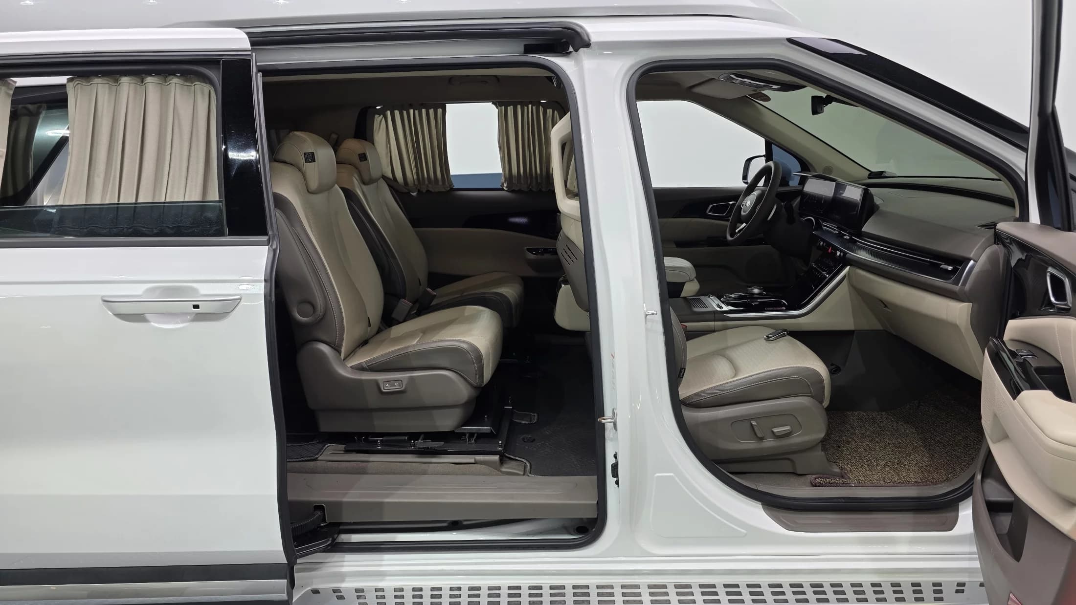 Kia Carnival 9-Seater Hi-Limousine Signature, 2021 г. 105195 км. — фото 19