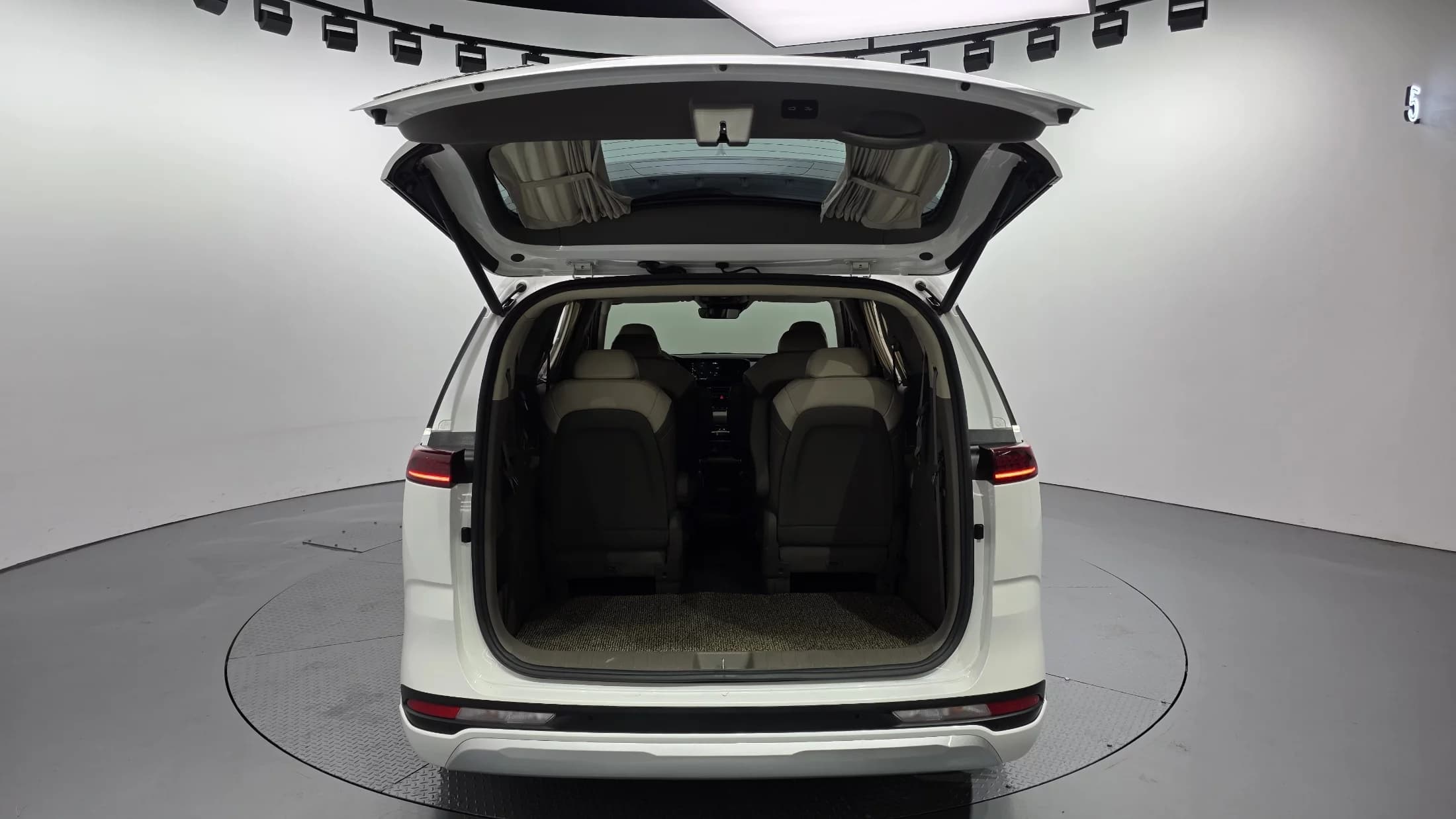 Kia Carnival 9-Seater Hi-Limousine Signature, 2021 г. 105195 км. — фото 20