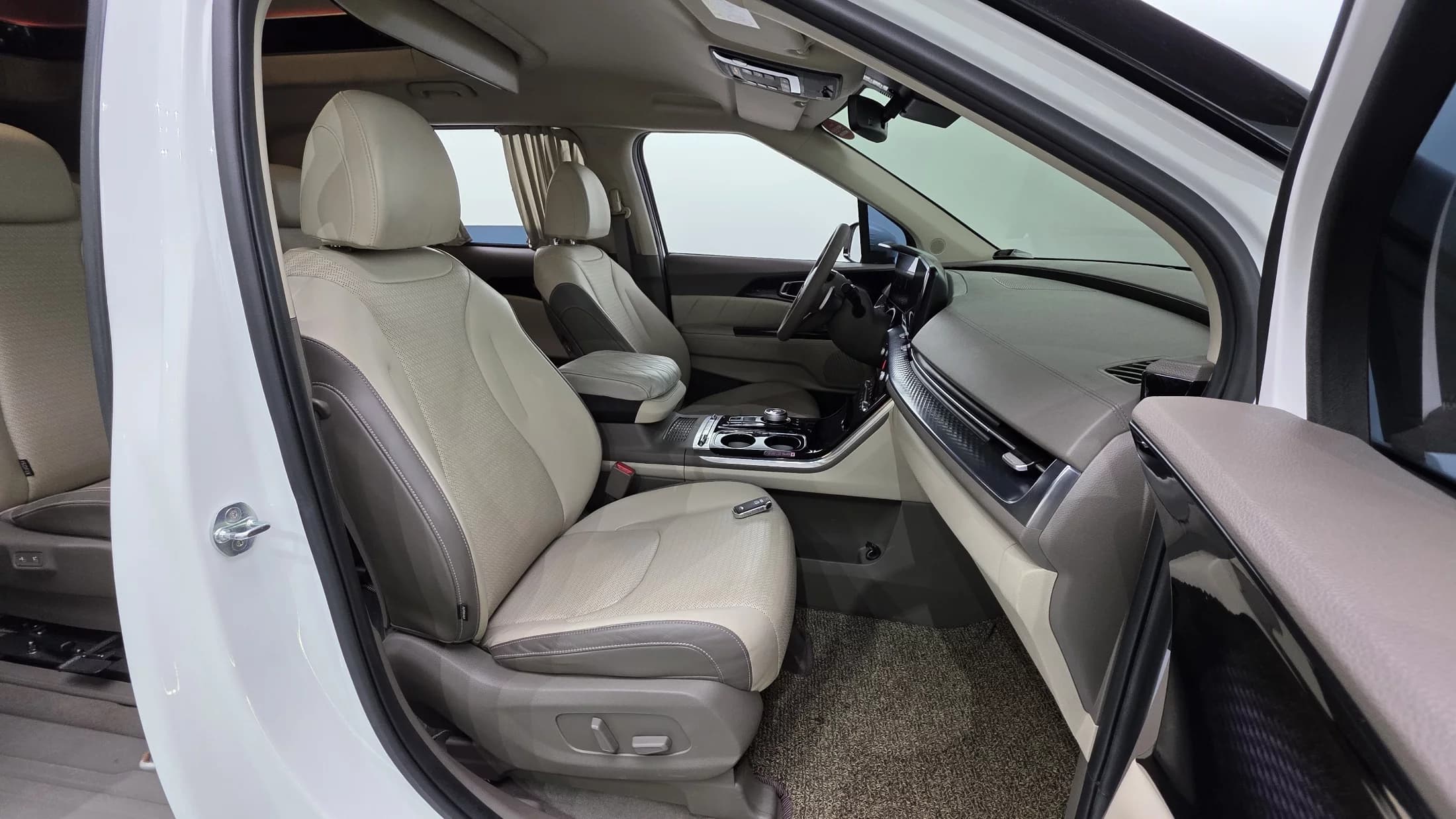 Kia Carnival 9-Seater Hi-Limousine Signature, 2021 г. 105195 км. — фото 10