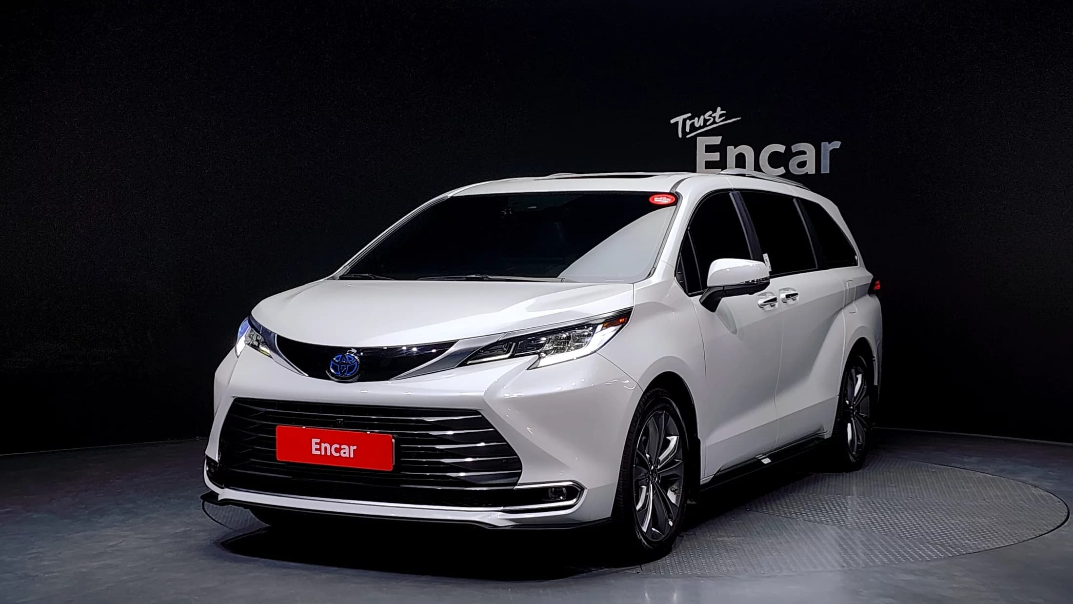 Toyota SIENNA 2.5 Hybrid 2WD, гибрид, 2025 г. 2184 км.