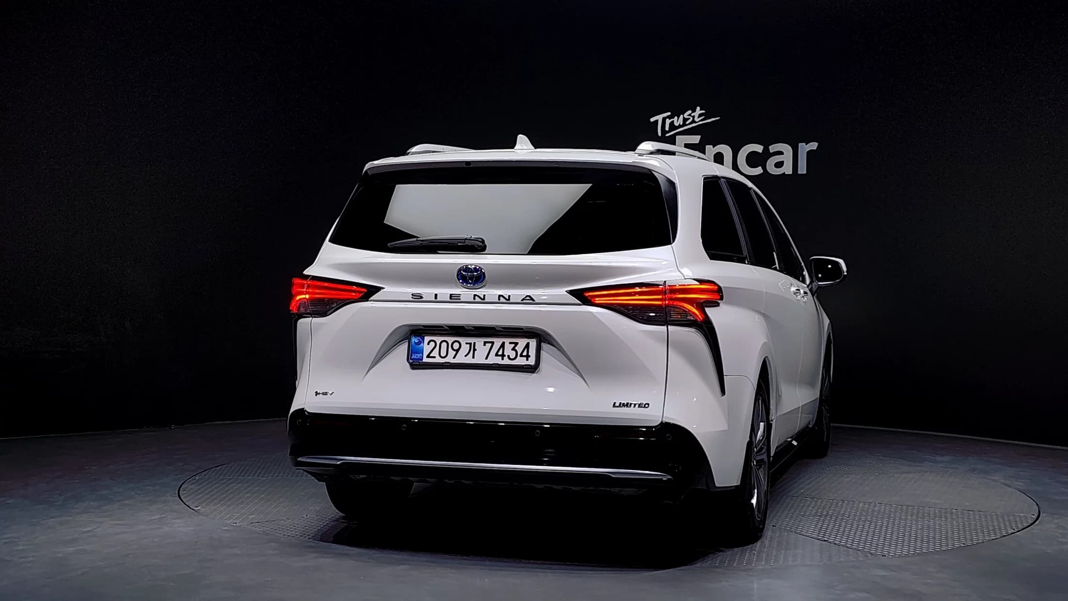 Toyota SIENNA 2.5 Hybrid 2WD, гибрид, 2025 г. 2184 км. — фото 4