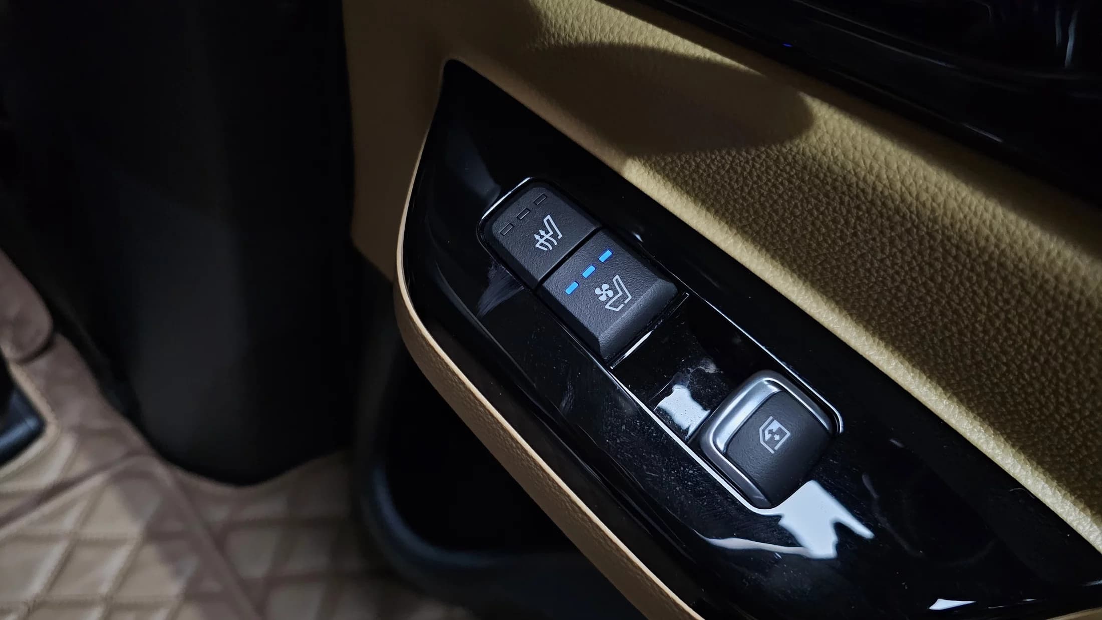 Kia Carnival Gasoline 7-Seater Signature, 2022 г. 34408 км. — фото 19
