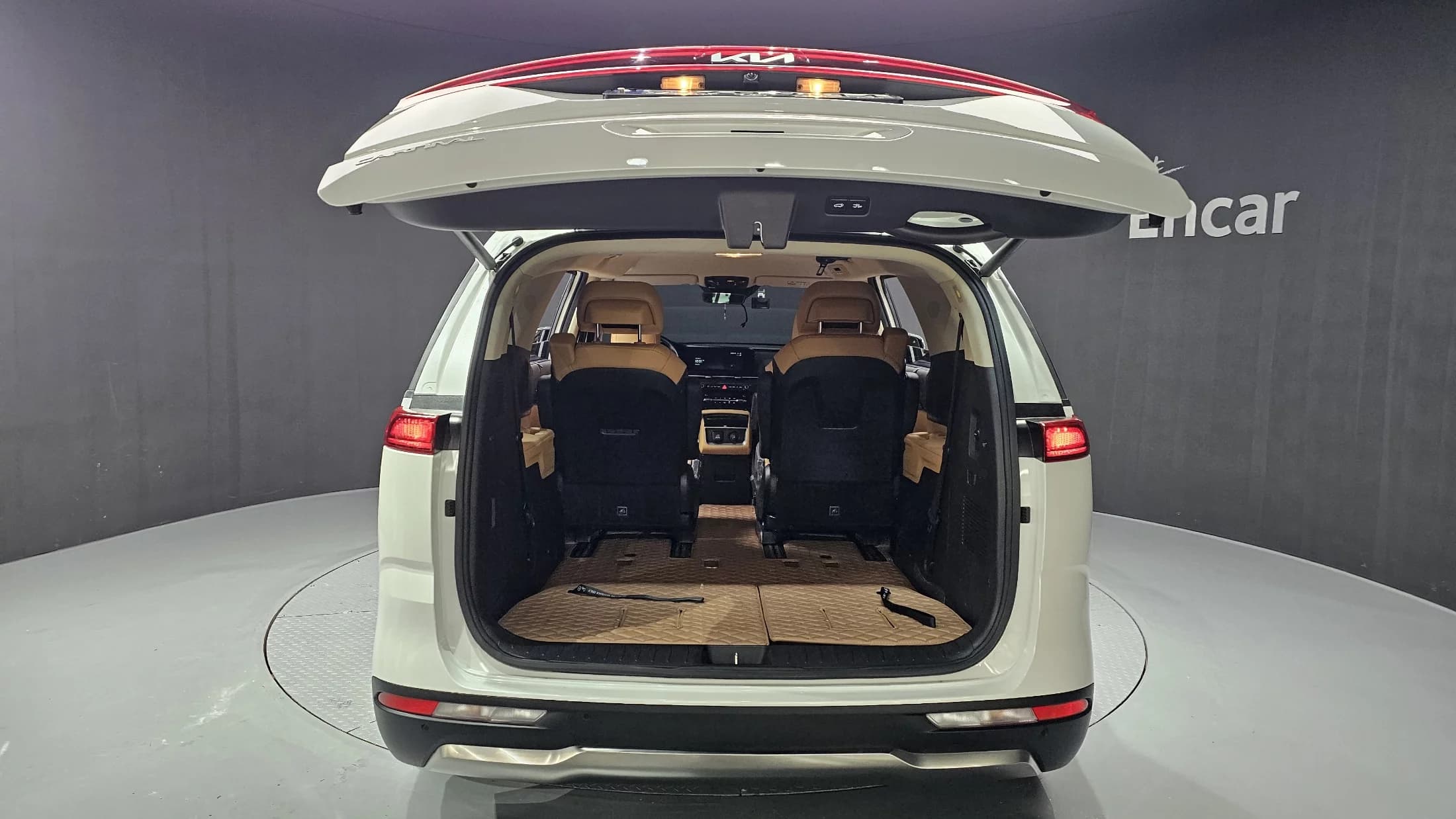 Kia Carnival Gasoline 7-Seater Signature, 2022 г. 34408 км. — фото 20