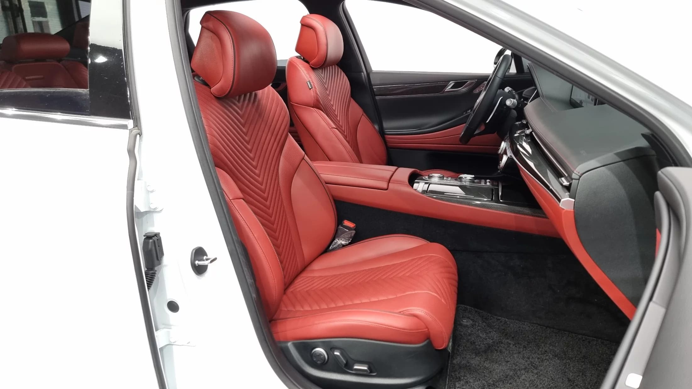Genesis G80 Gasoline 2.5 Turbo AWD, 2023 г. 34779 км. — фото 10