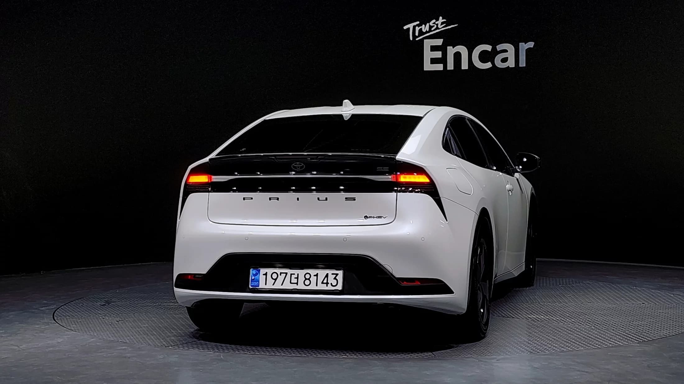 Toyota PRIUS 2.0 PHEV SE, гибрид, 2023 г. 3069 км. — фото 4