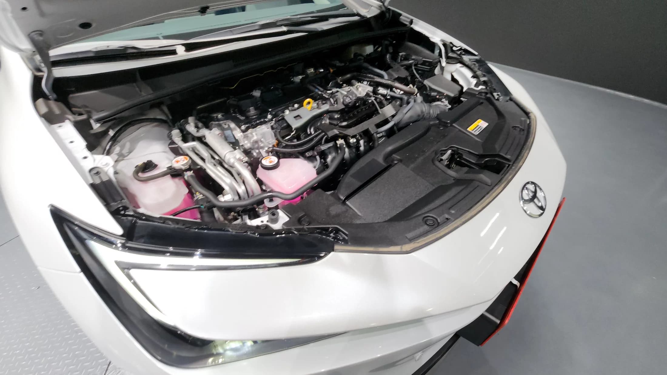 Toyota PRIUS 2.0 PHEV SE, гибрид, 2023 г. 3069 км. — фото 6