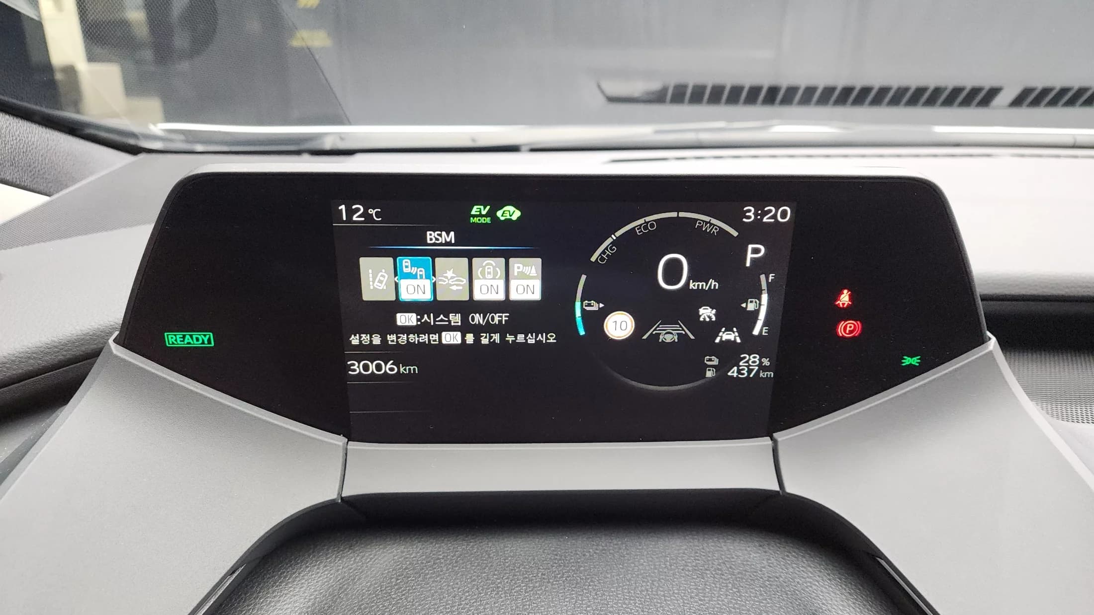 Toyota PRIUS 2.0 PHEV SE, гибрид, 2023 г. 3069 км. — фото 8
