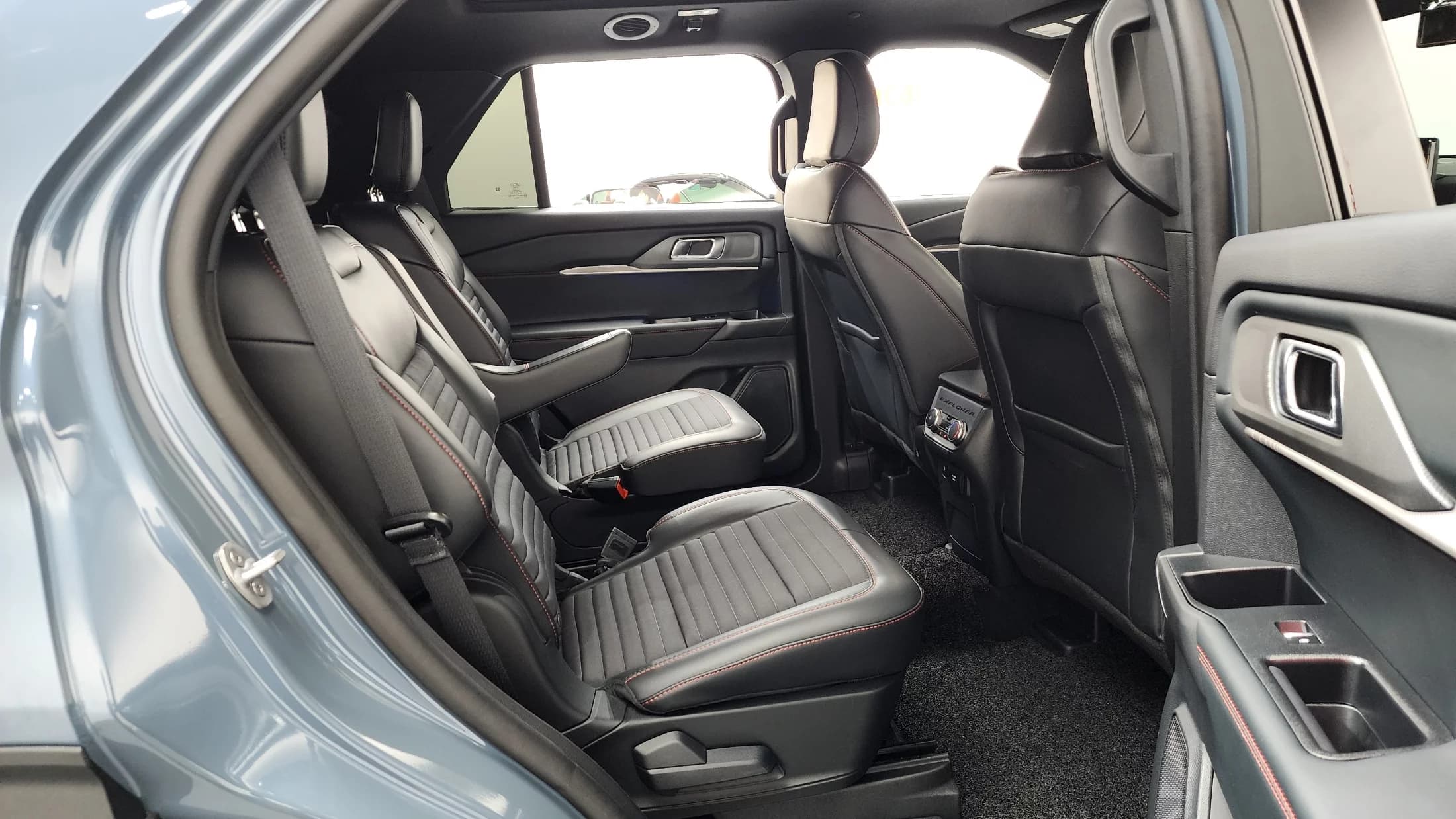 Ford EXPLORER 2.3 ST-Line 4WD, 2025 г. 7288 км. — фото 12