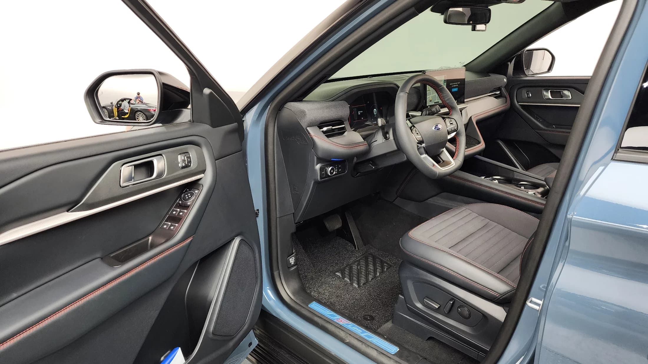 Ford EXPLORER 2.3 ST-Line 4WD, 2025 г. 7288 км. — фото 10
