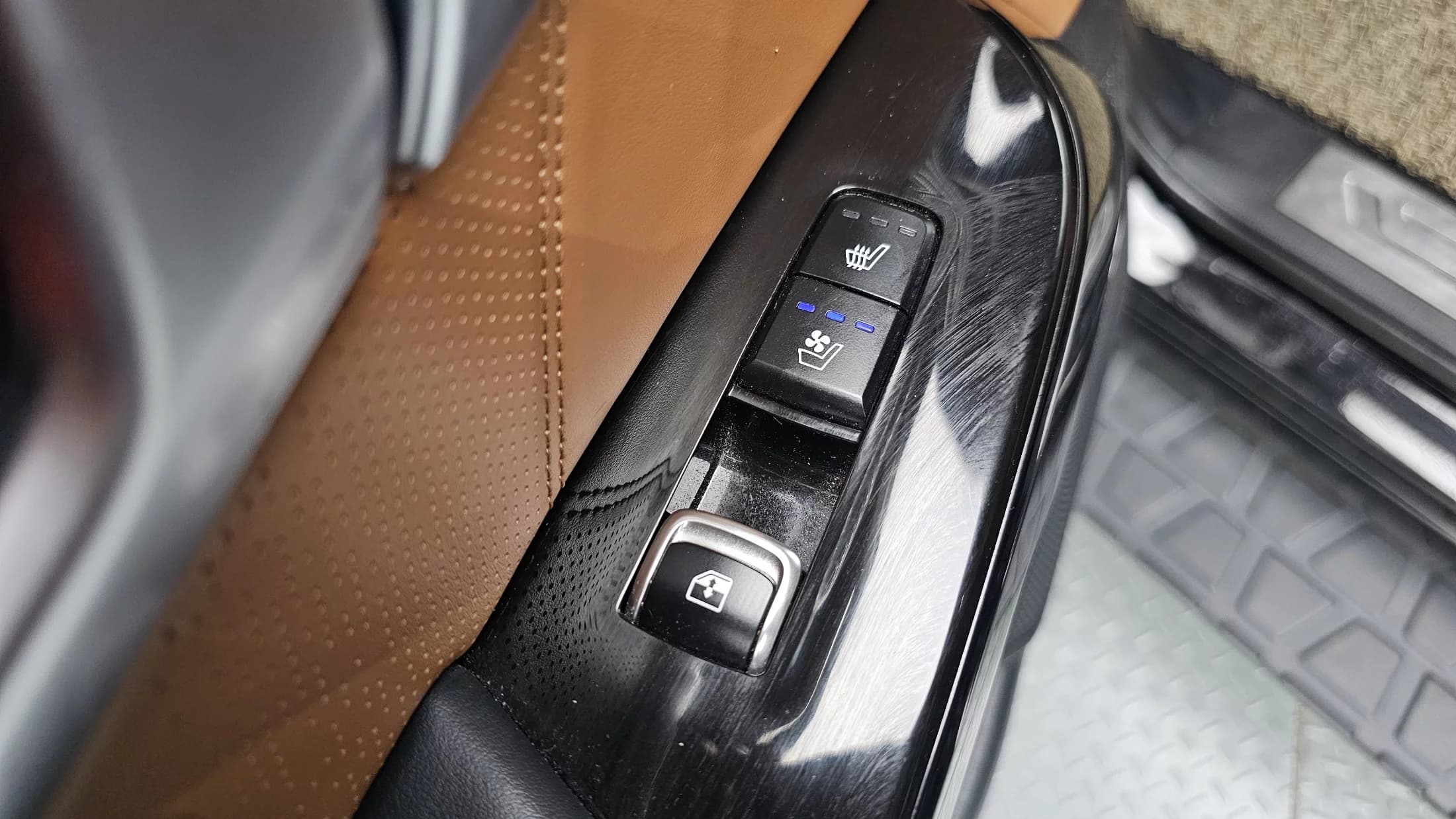 Kia Mohave Diesel 3.0 4WD 6-Seater Masters, 2022 г. 105614 км. — фото 17