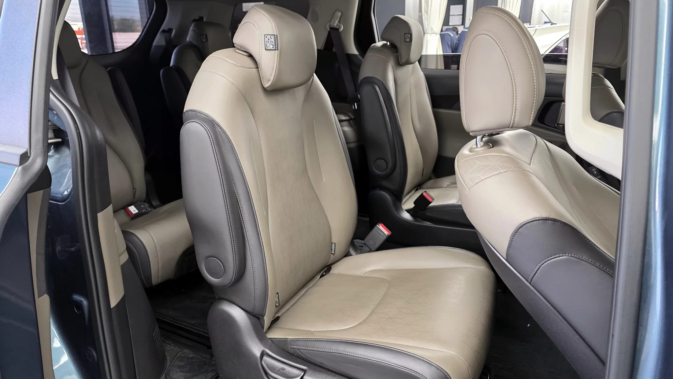 Kia Carnival 9-Seater Prestige, 2024 г. 49183 км. — фото 12