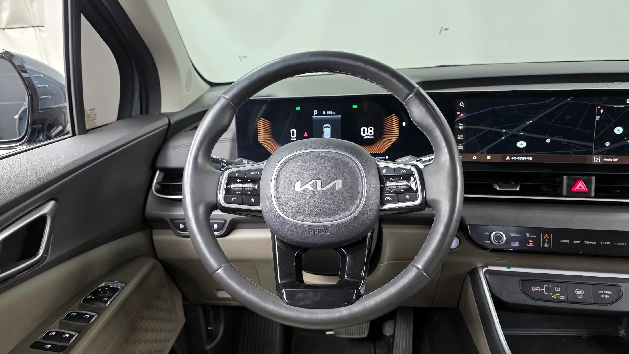 Kia Carnival 9-Seater Prestige, 2024 г. 49183 км. — фото 13