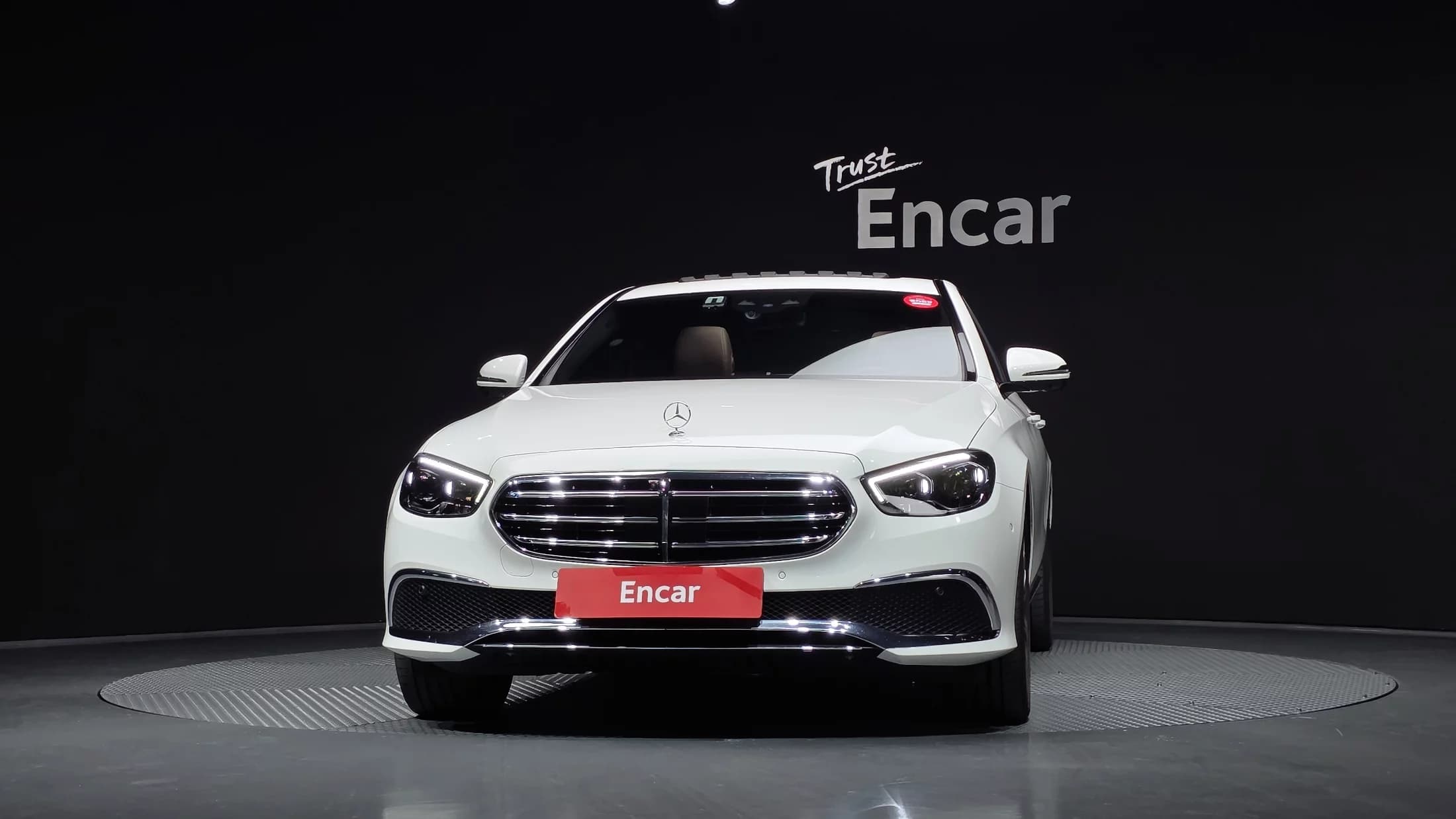 Mercedes-Benz E-Class E350 4MATIC Exclusive, 2023 г. 26733 км. — фото 3